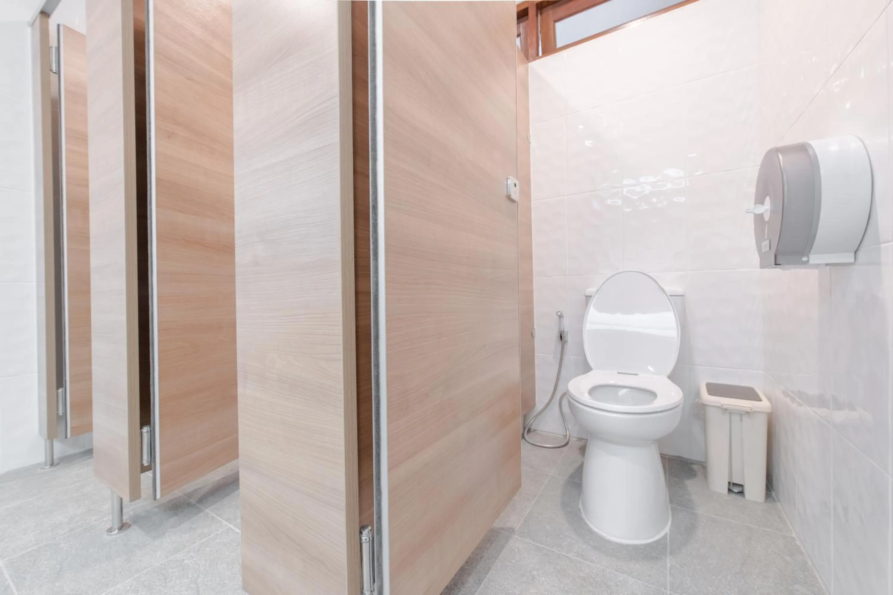 Toilet in Tiny Taladnoi Hostel