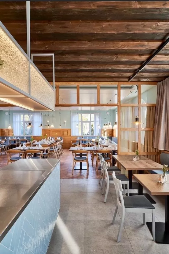 Restaurant/Places to Eat in Landgasthof Linde Hepbach, Hotel & Restaurant