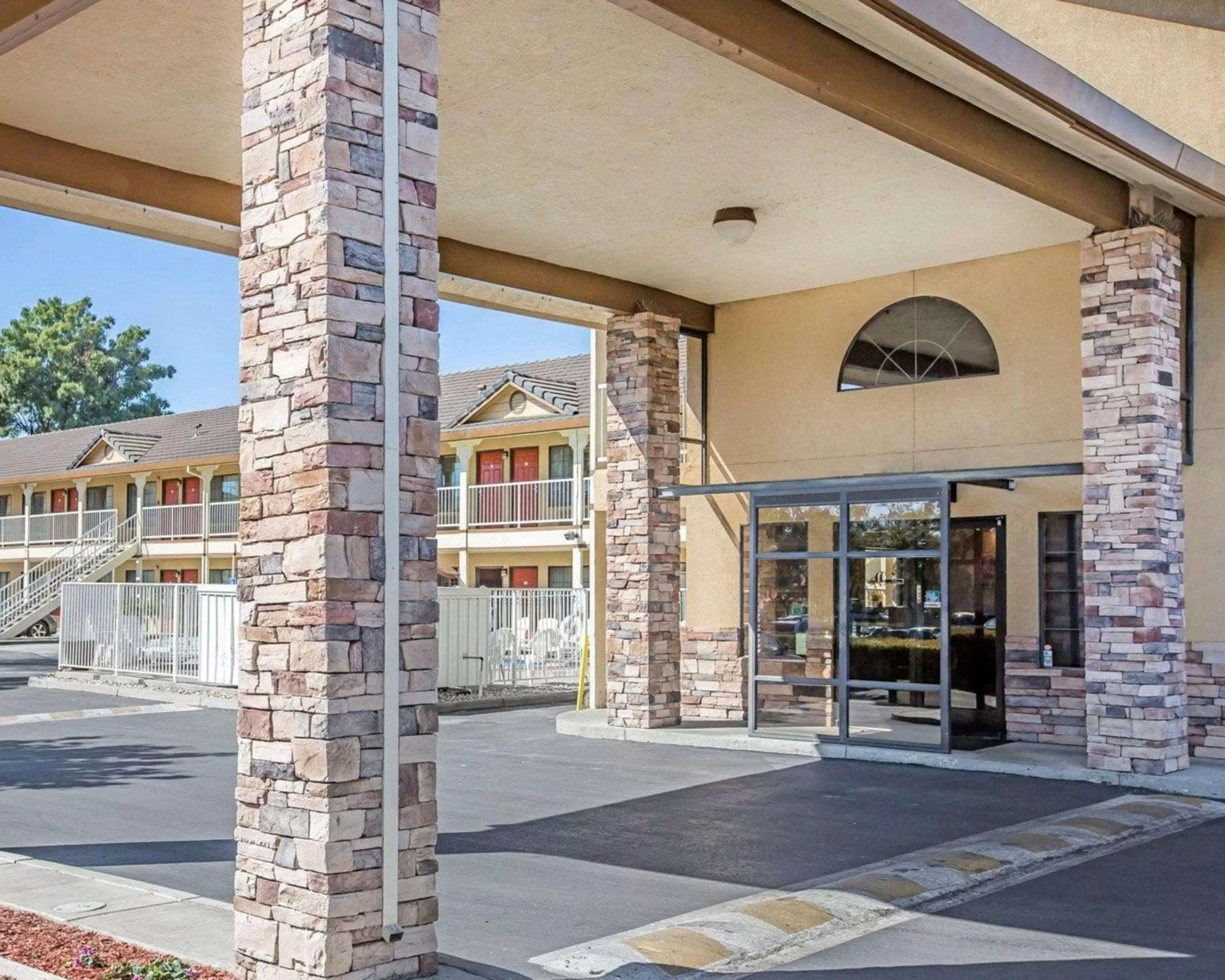 Property building in Quality Inn & Suites Woodland - Sacramento Airport