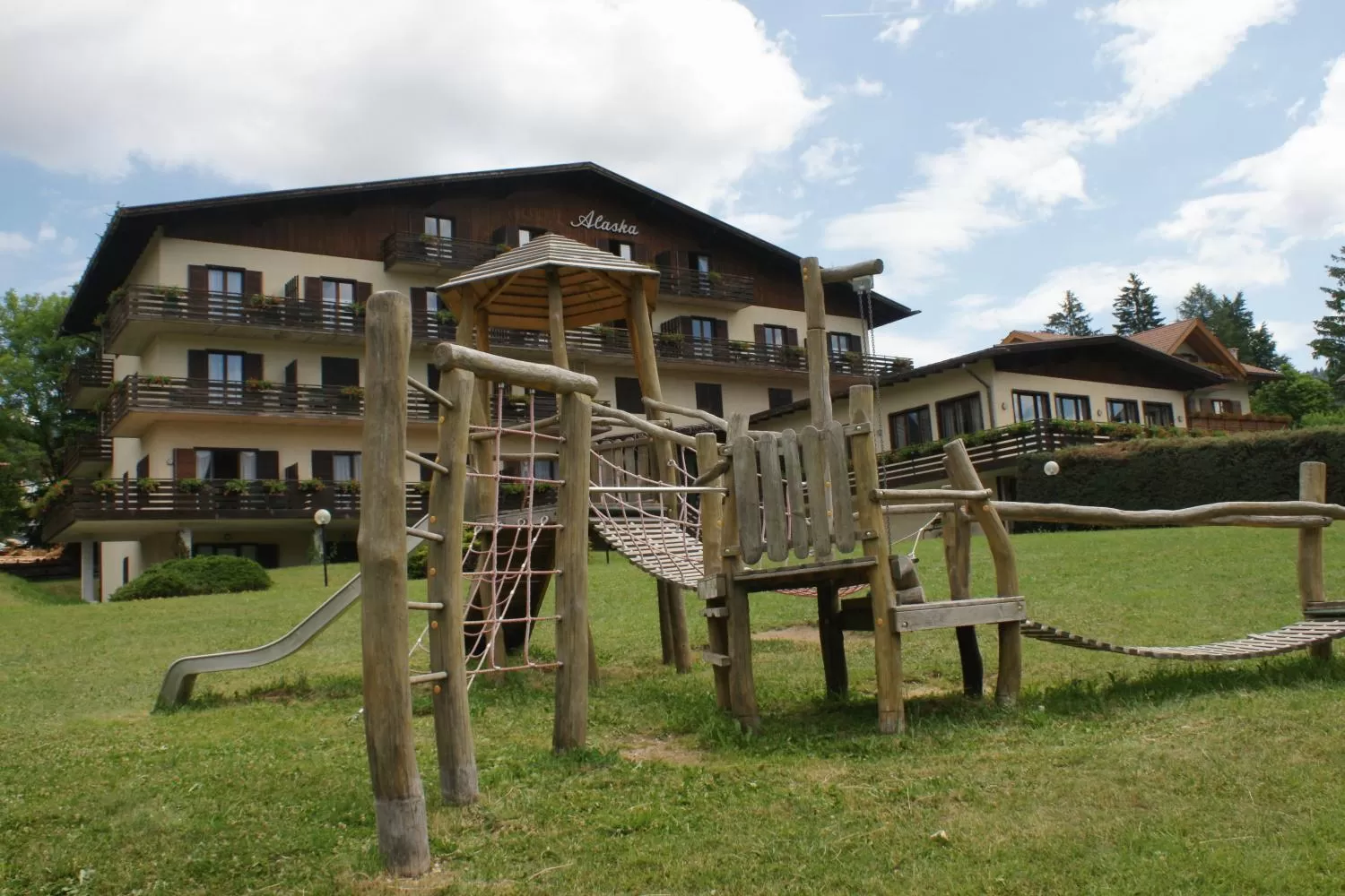 Facade/entrance in Alaska Clubresidence