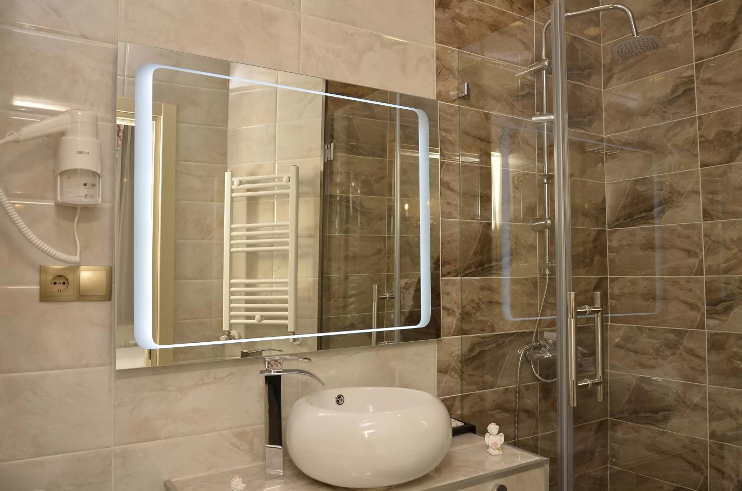 Shower in English Home Hotel Tbilisi