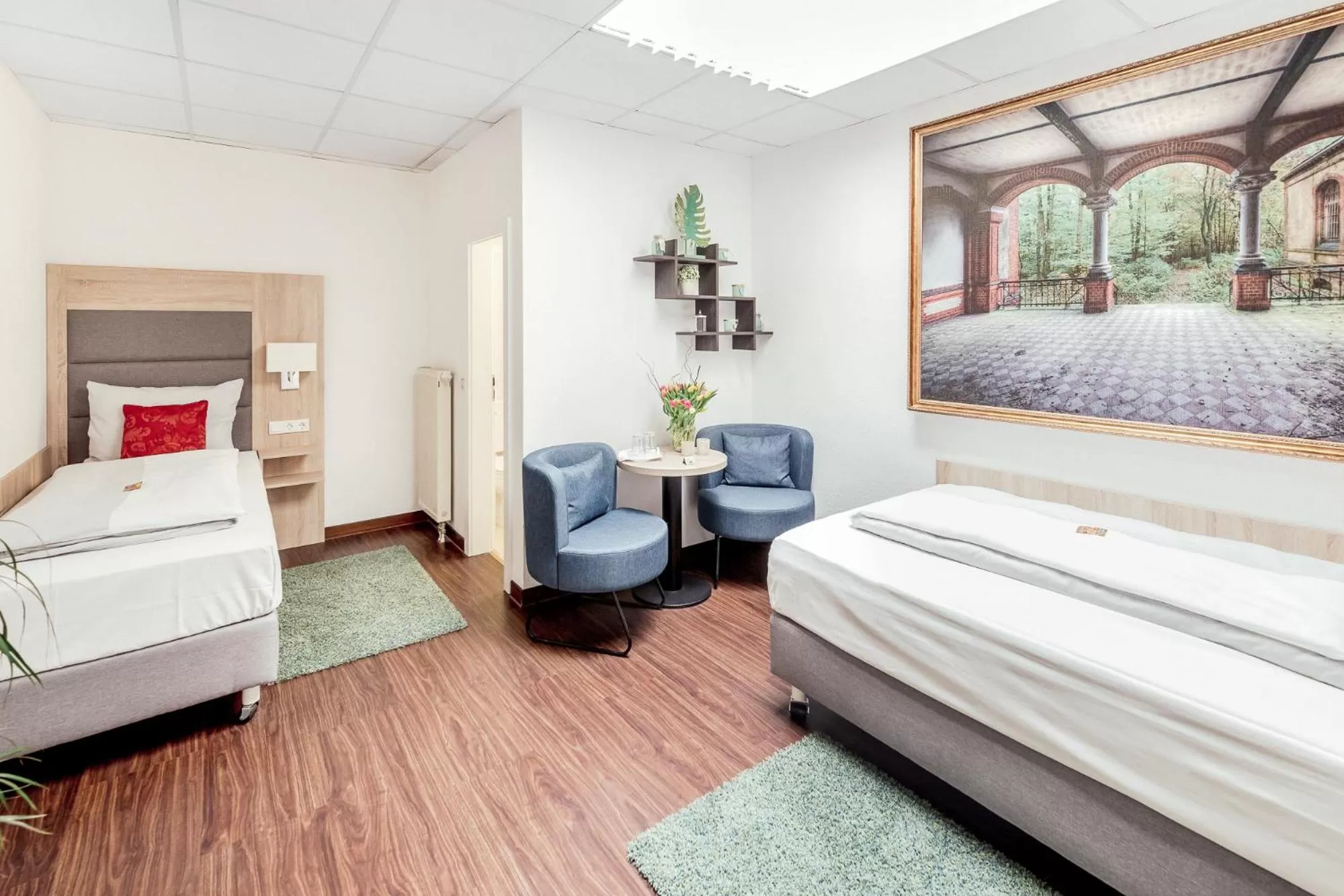 Photo of the whole room in Pallas Hotel