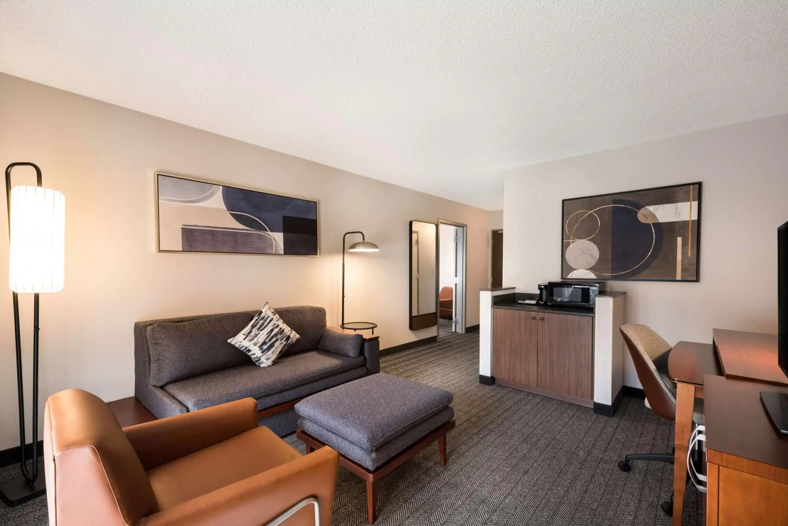 Mobility Accessible One Bedroom Suite King Tub in Sonesta Select San Jose Airport Mobility Accessible One Bedroom Suite King Tub in Sonesta Select San Jose Airport