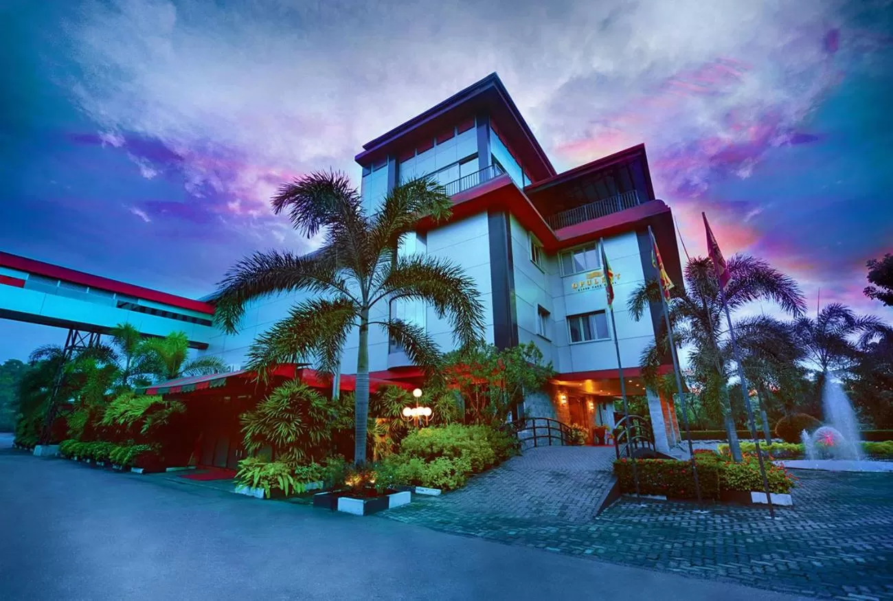 Property Building in Opulent River Face Hotel