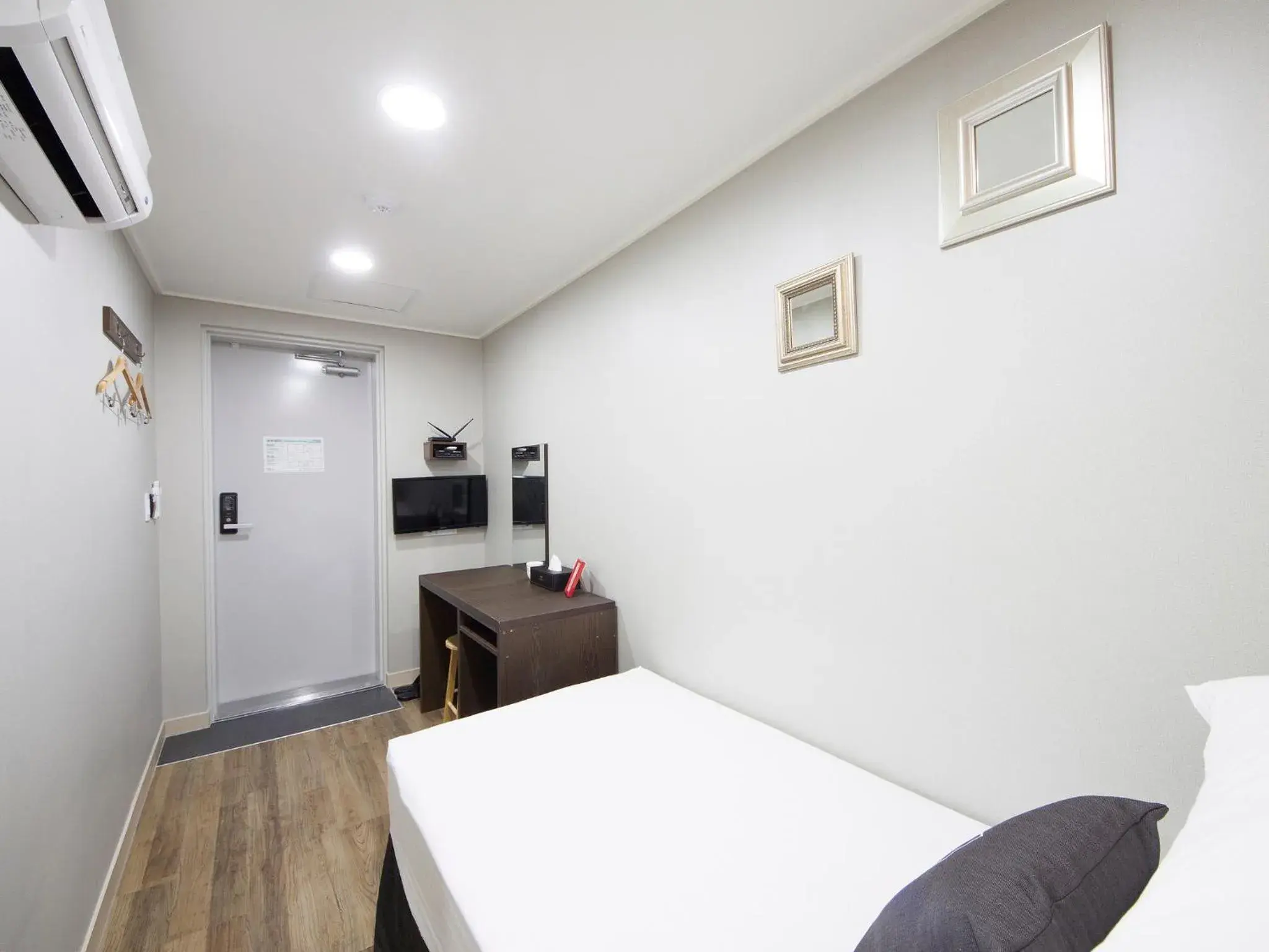Economy Single Room - No Window in K-Grand Hostel Gangnam1 Economy Single Room - No Window in K-Grand Hostel Gangnam1