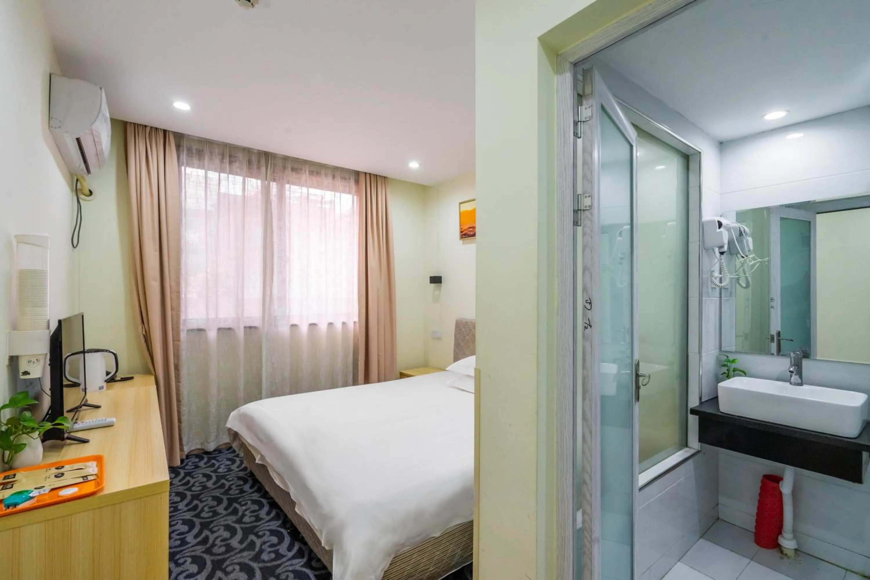 Bed in Hangzhou Memory Travel International Hotel-Edge Westlake