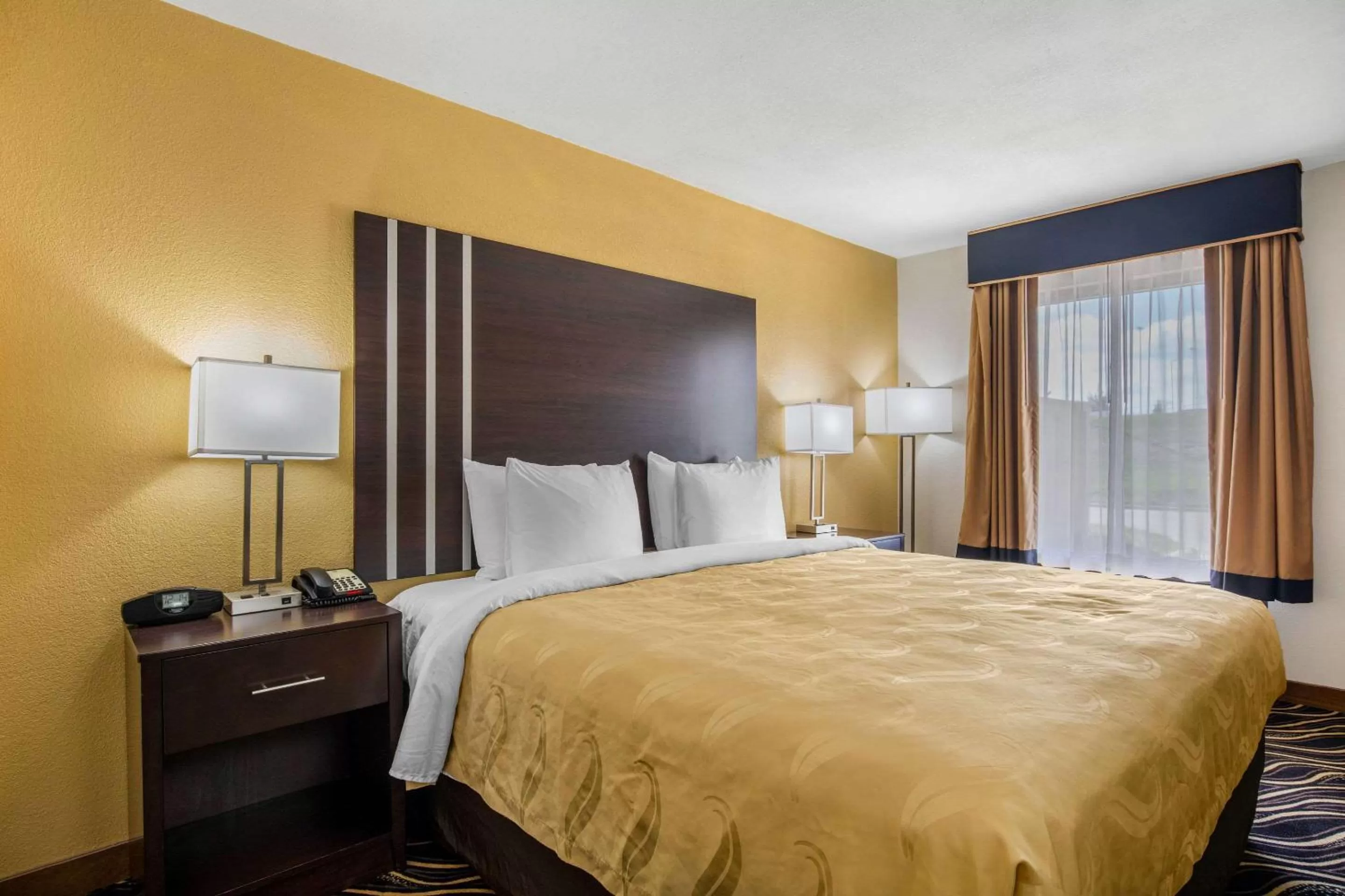 Photo of the whole room, Bed in Quality Inn West Fort Worth