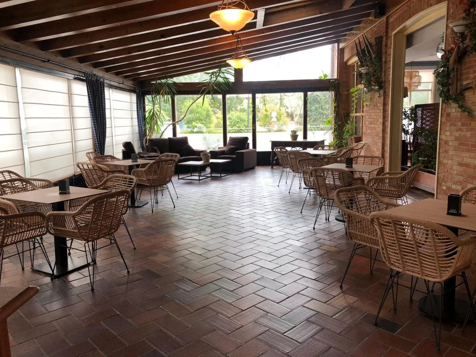 Restaurant/places to eat in Hotel Jakue