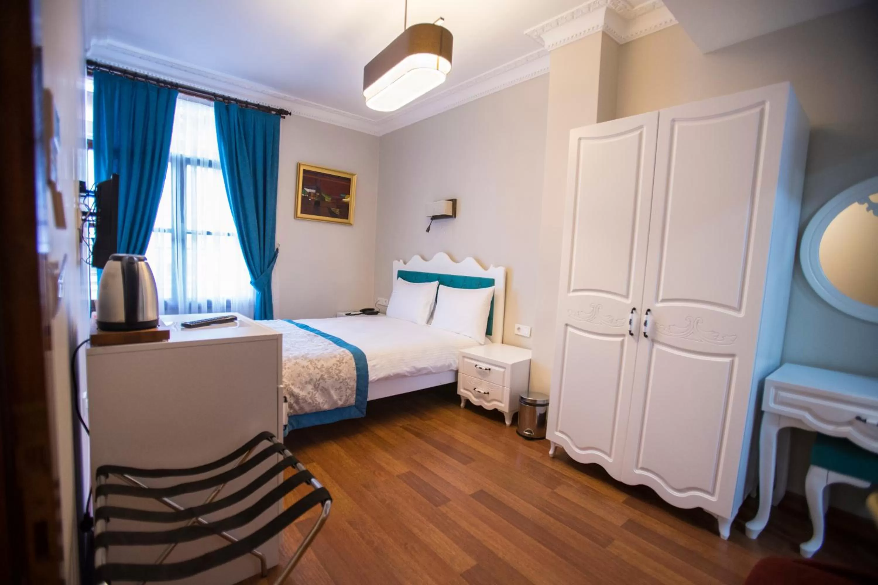 Photo of the whole room, Bed in The Void Hotel