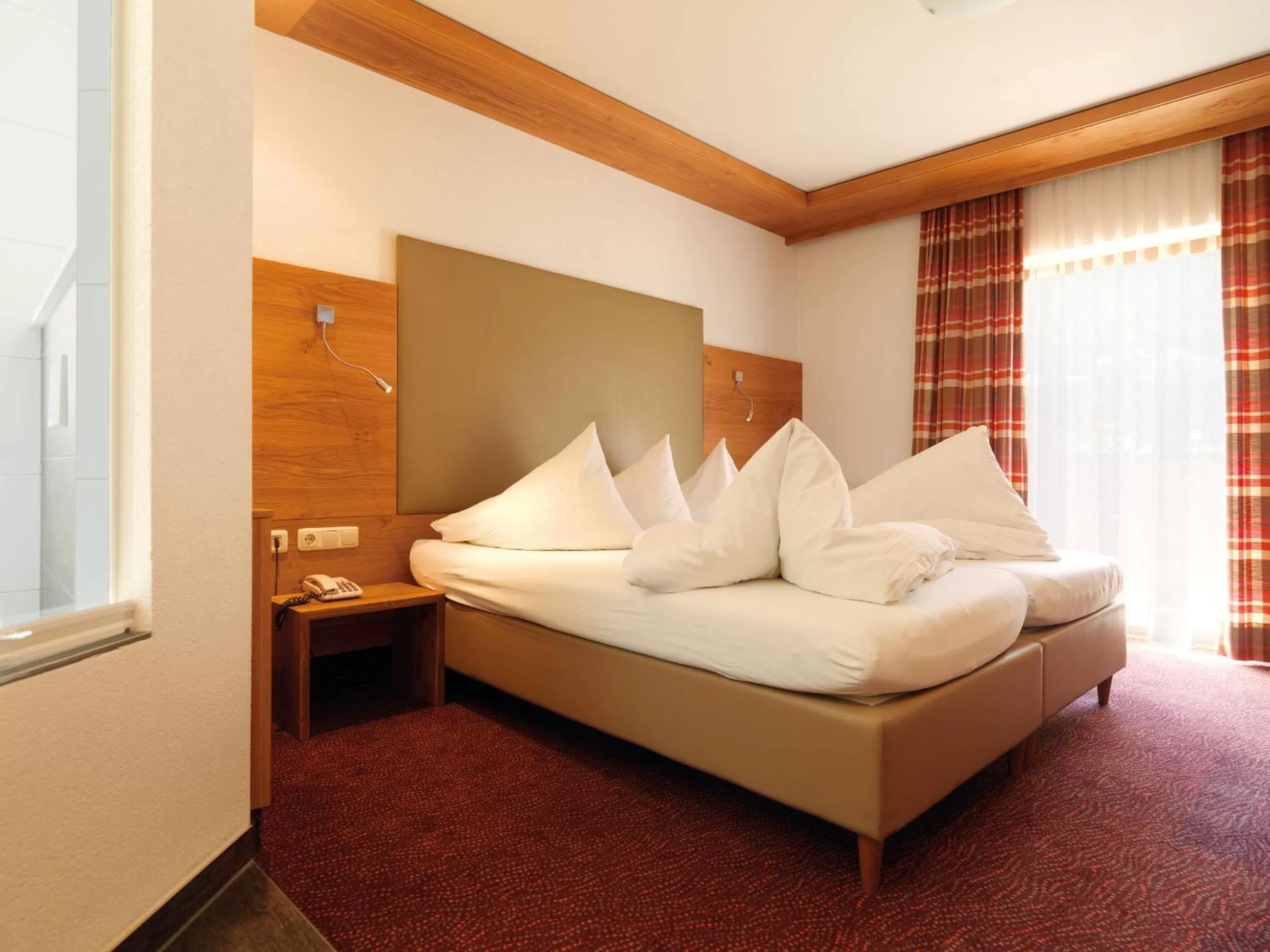 Photo of the whole room, Bed in Hotel Enzian