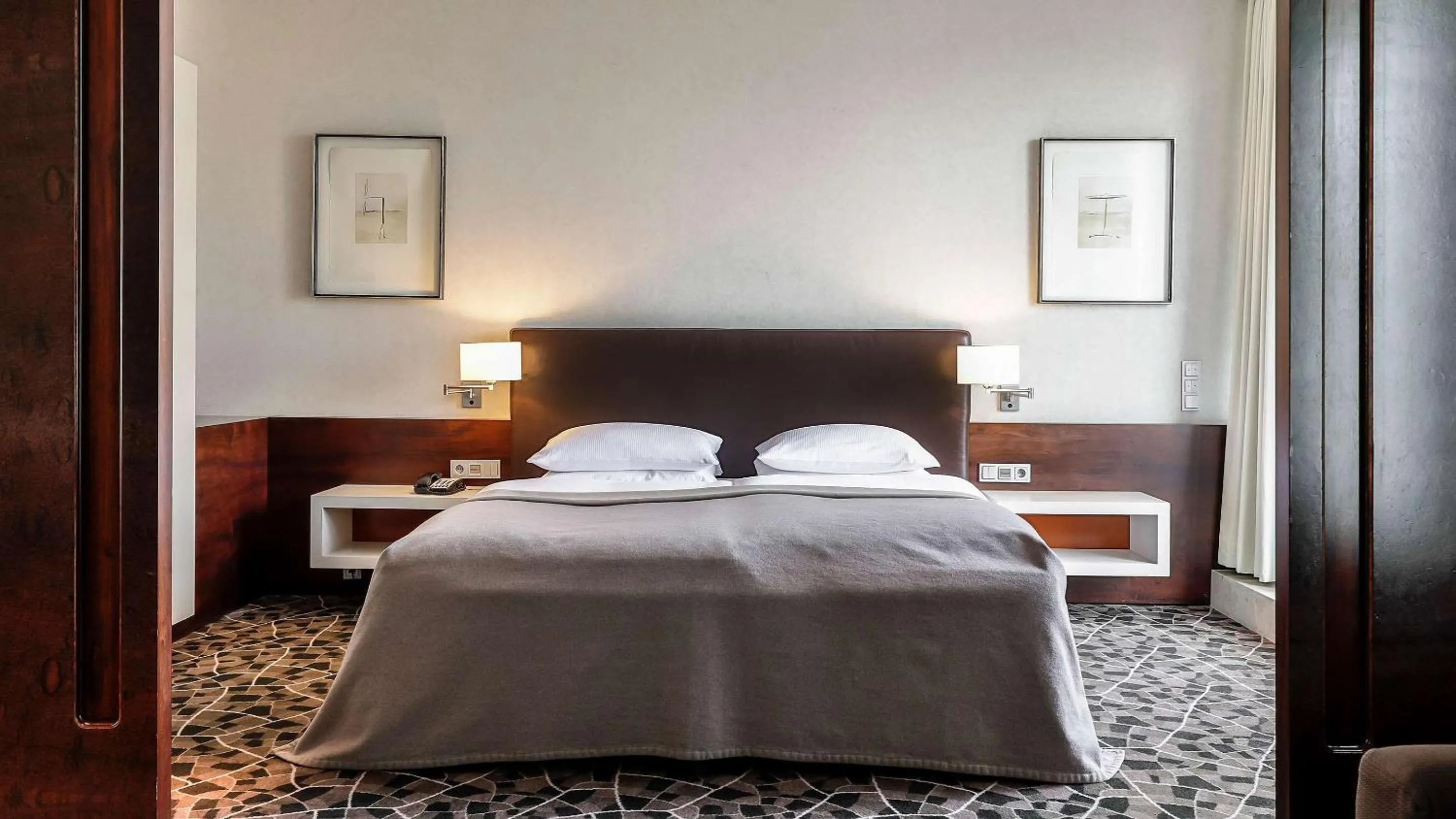 Photo of the whole room, Bed in Dorint Hotel am Heumarkt Köln