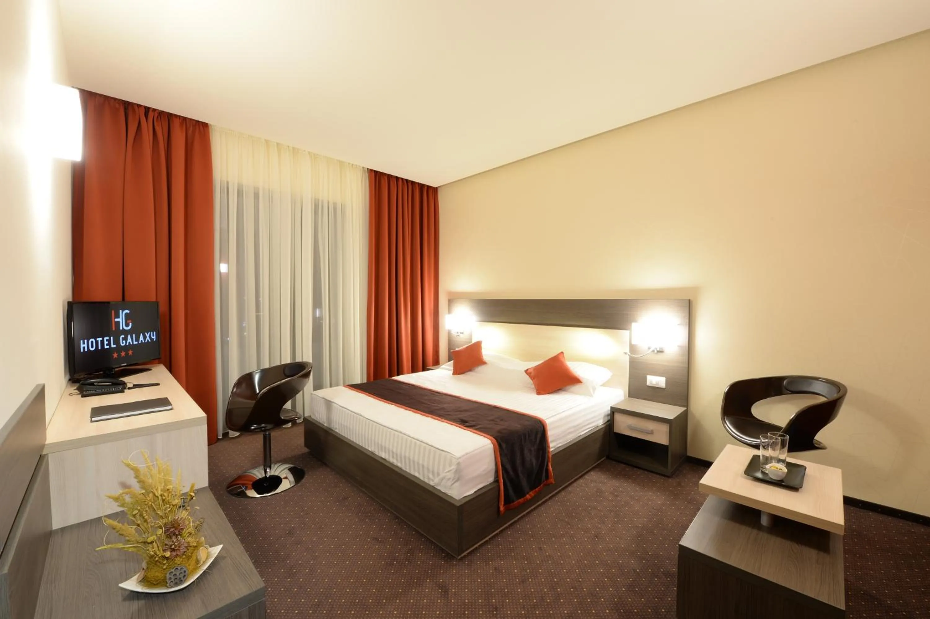 Photo of the whole room, Bed in Hotel Galaxy