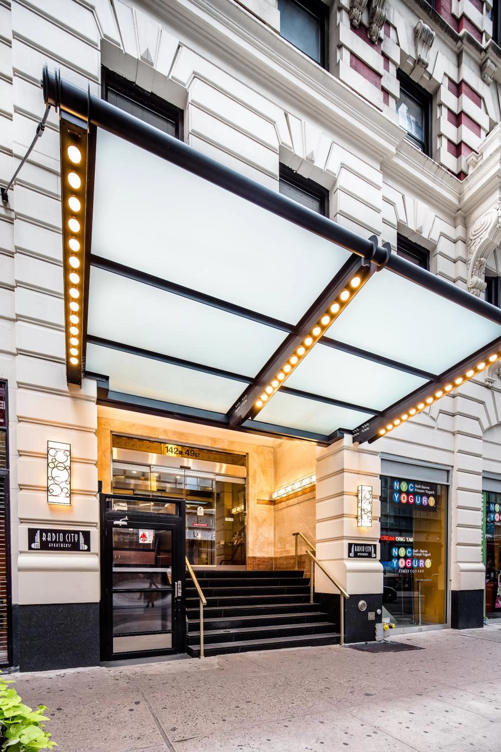 Facade/entrance in Radio City Apartments