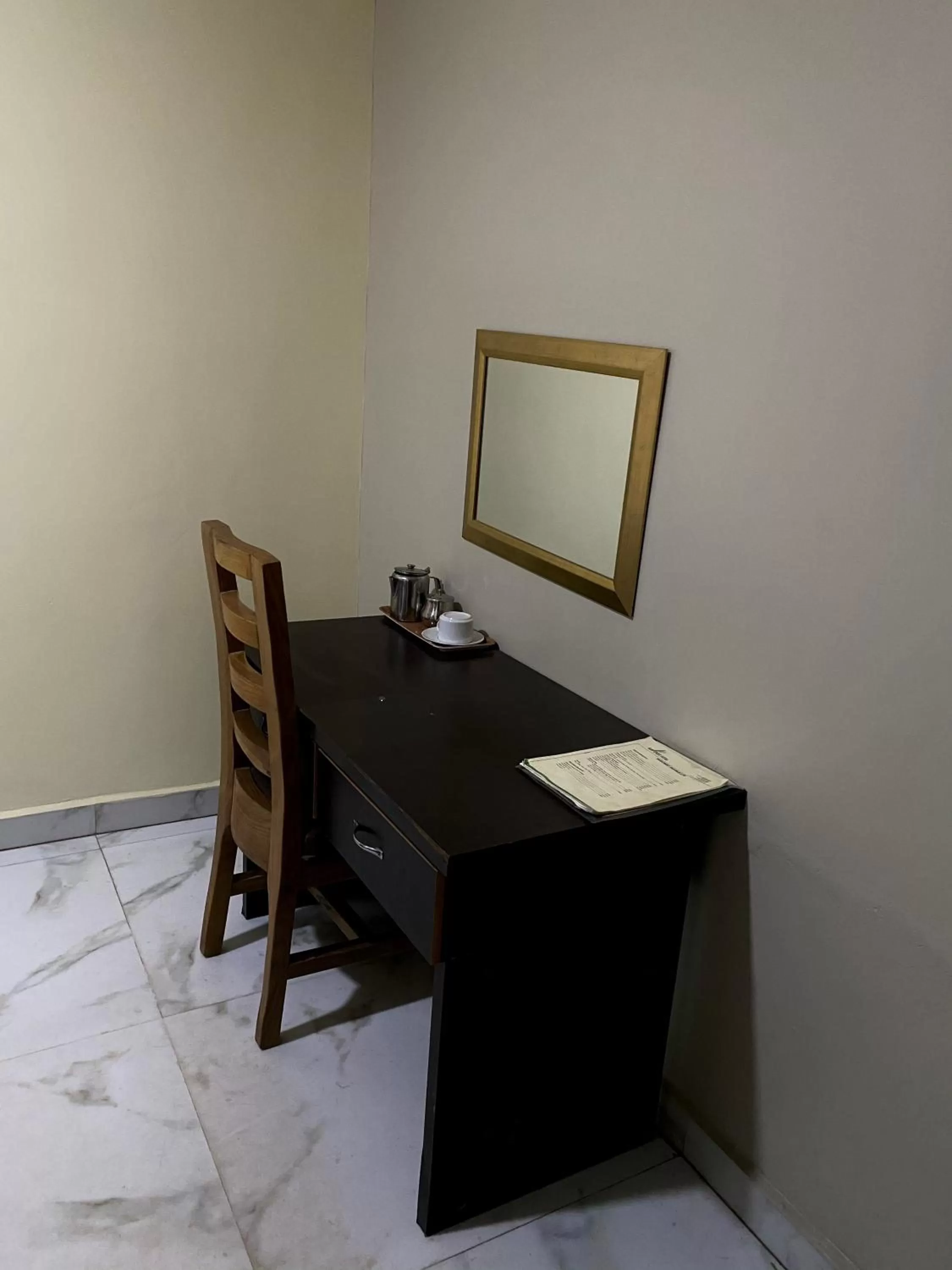 Nue-Crest Hotels & Suites