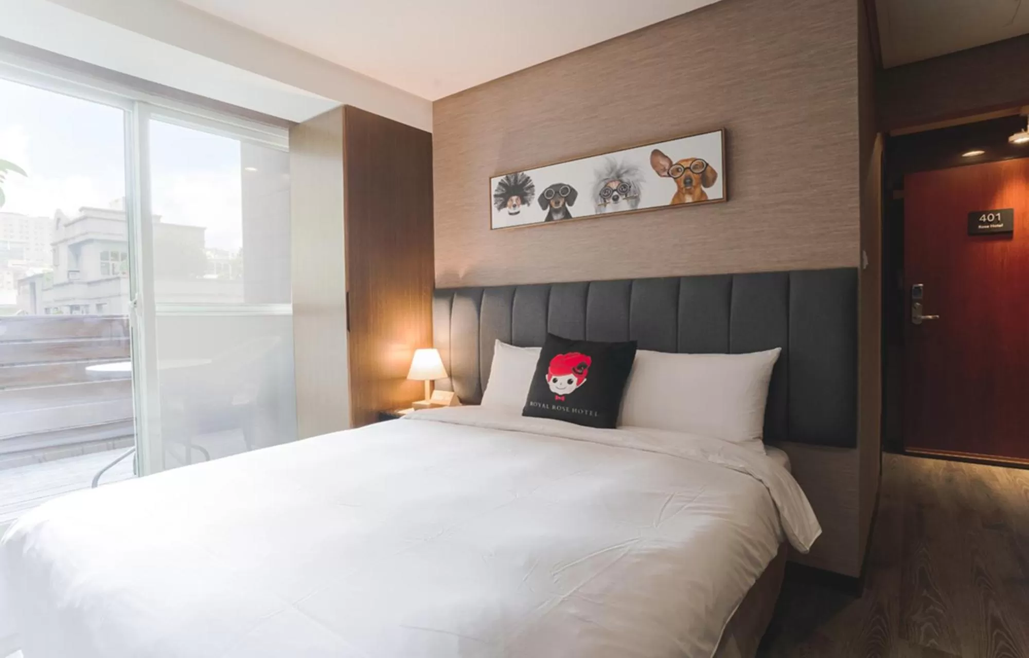 Photo of the whole room, Bed in Royal Rose Hotel Taipei Station