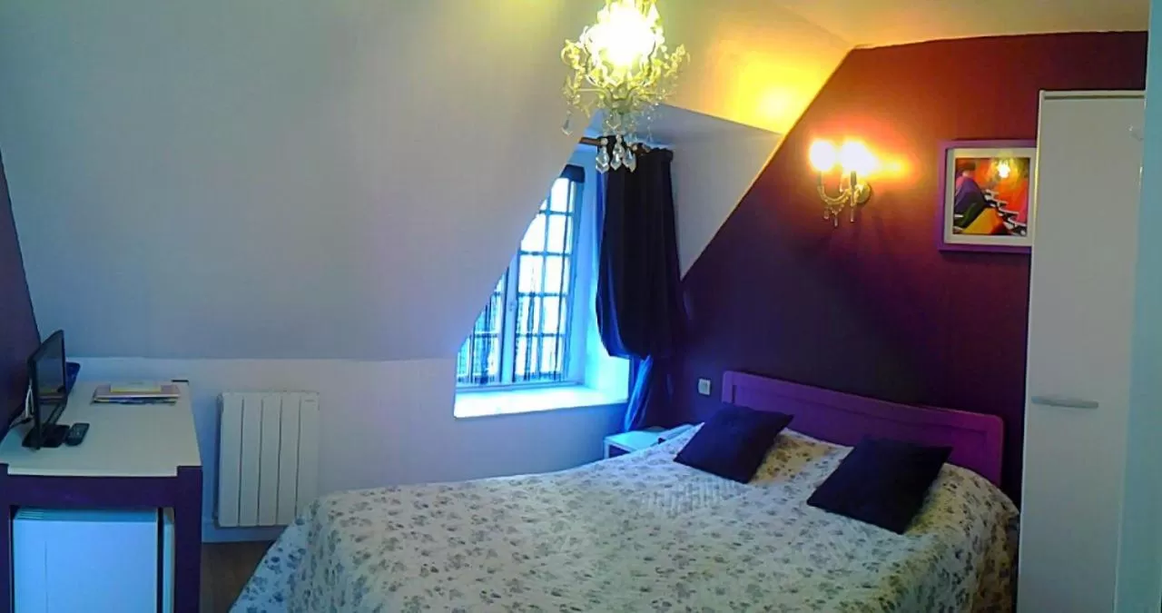 Bed in Chez LOUISETTE chambre