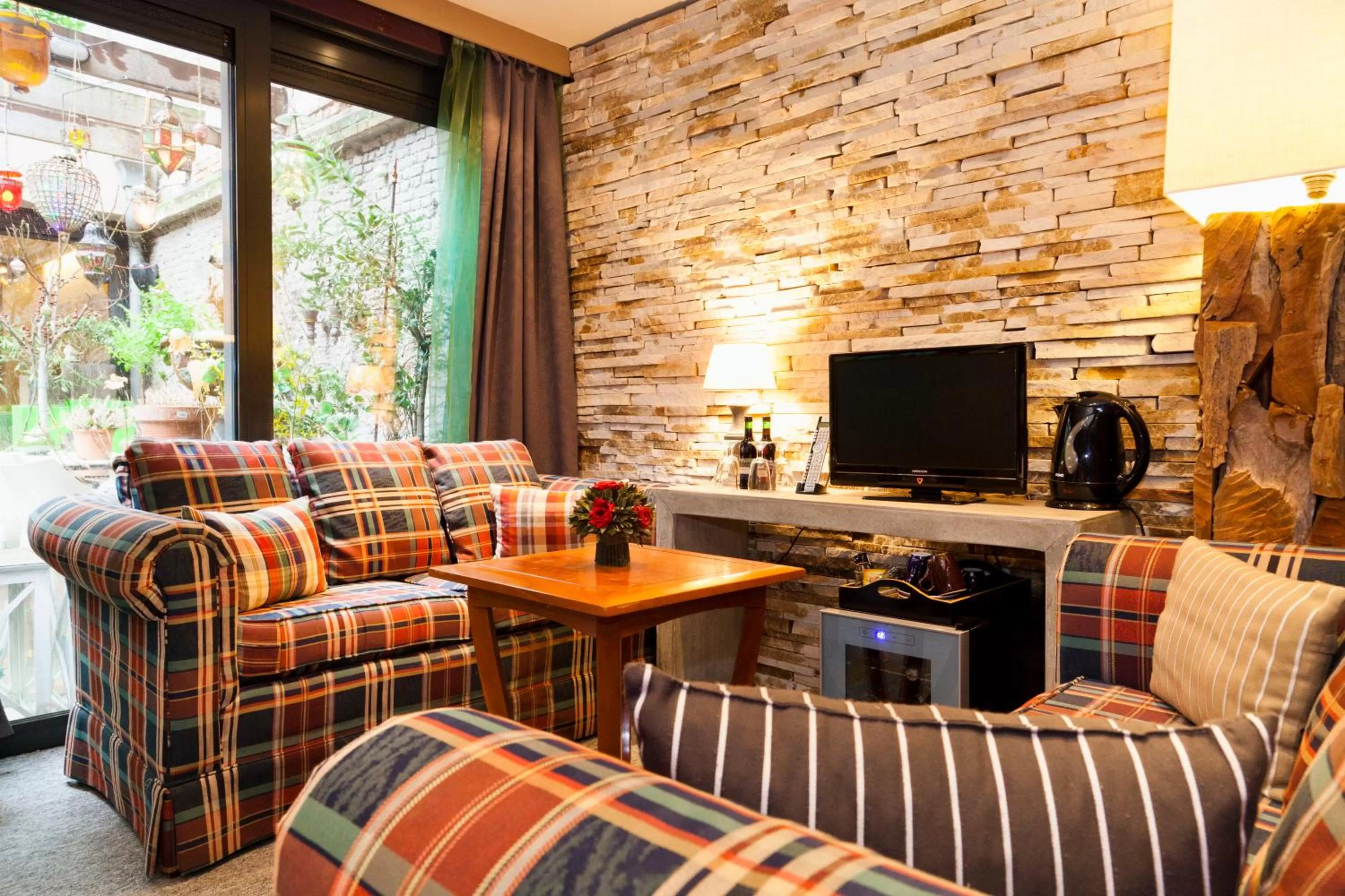 Day in Hotel Diamonds and Pearls