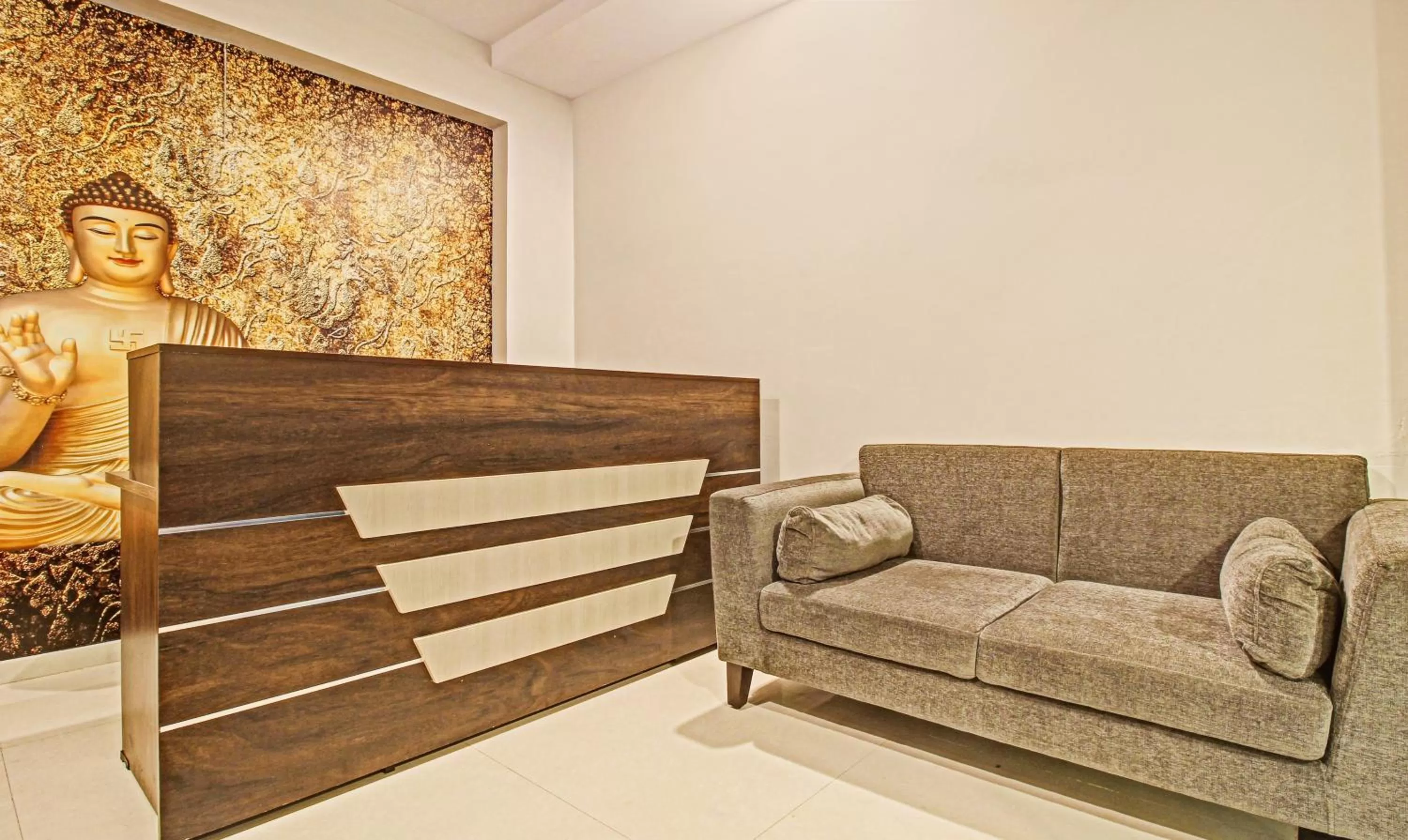 Lobby or reception in Itsy Hotels Sunrise Grand, Hitech City