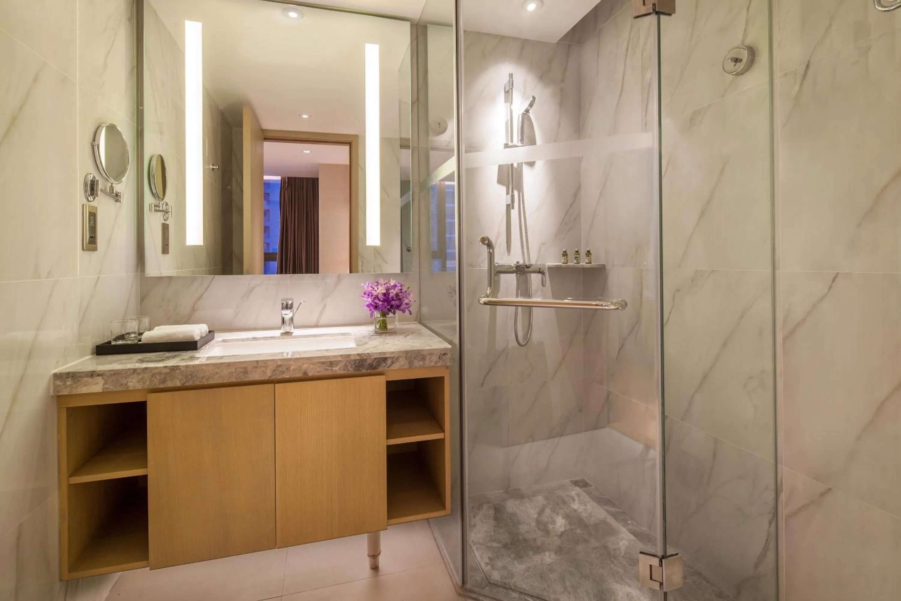 Shower in Somerset Xindicheng Xi'an