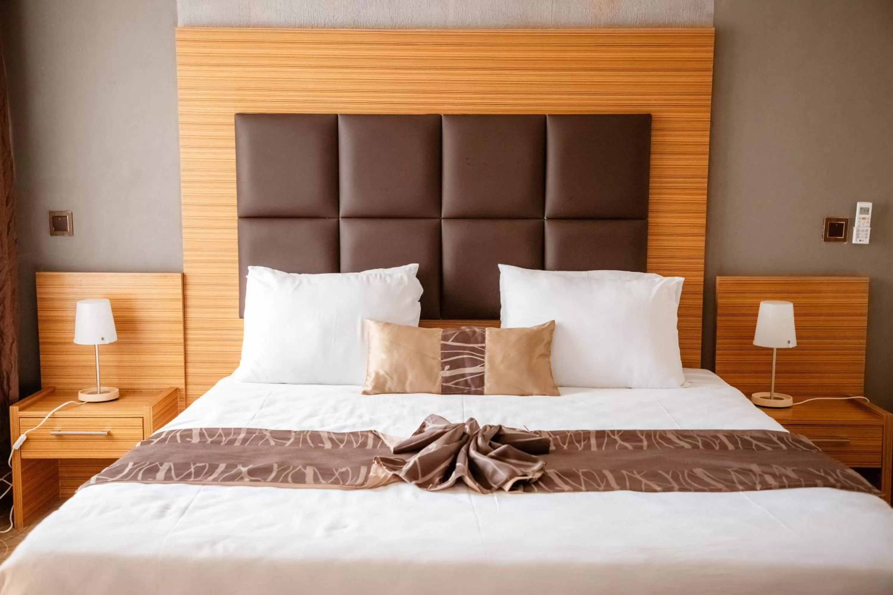 Bed in Ndaru Luxury Suites