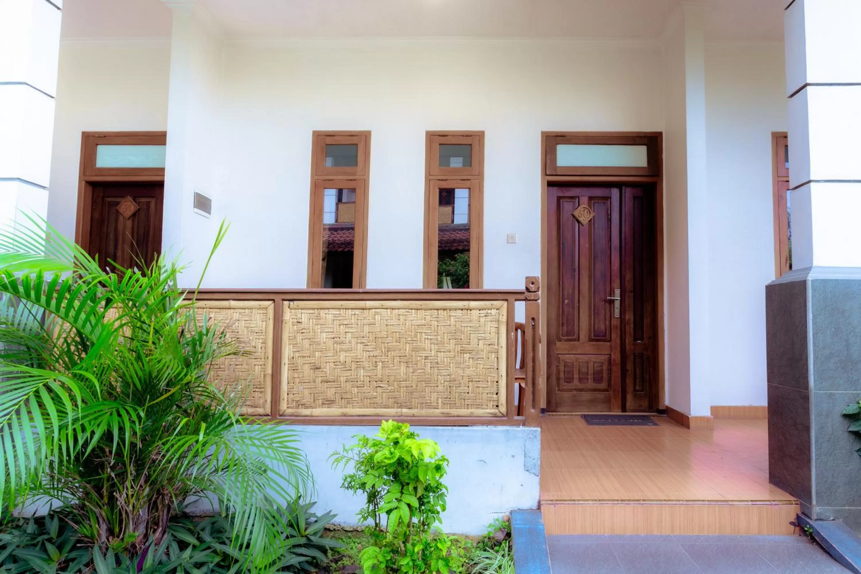 Property building in Hotel Mahkota Plengkung by ecommerceloka