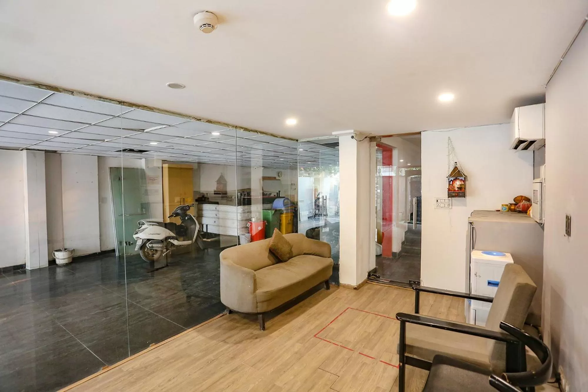 Seating area in FabHotel Roseman