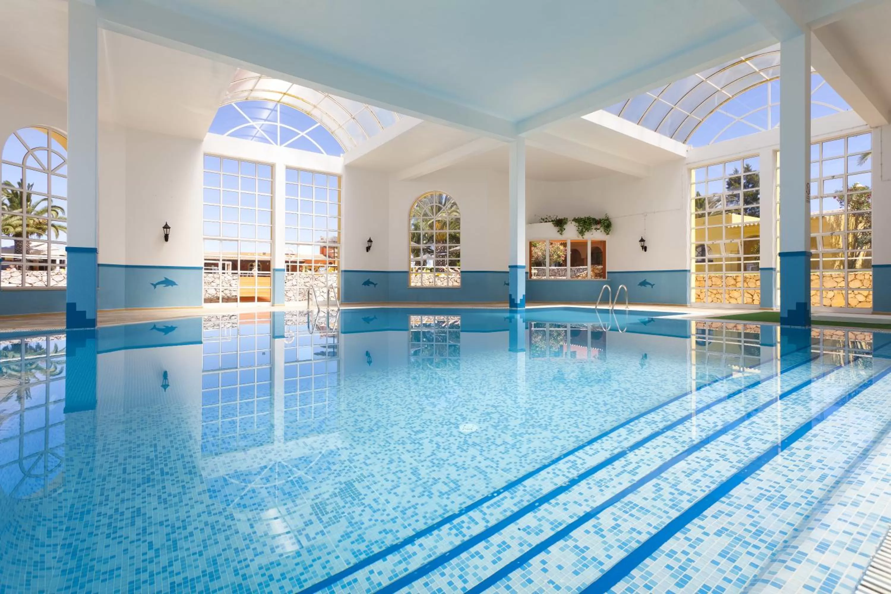 Swimming pool in Colina Village