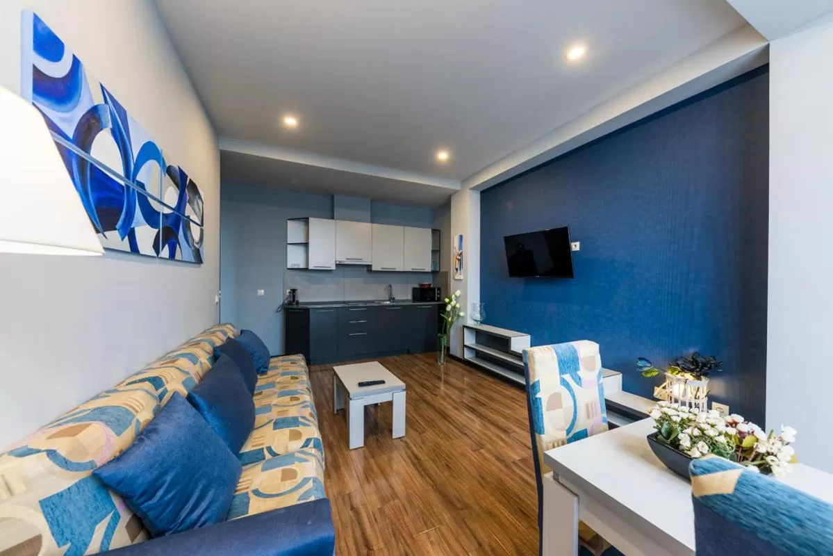 Communal lounge/ TV room in Sani Apart Hotel