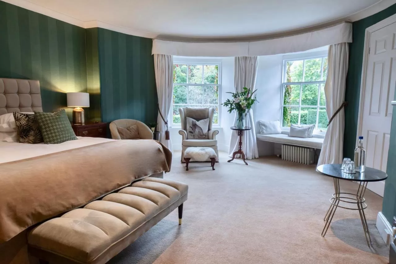 Bedroom, Bed in Burleigh Court Hotel