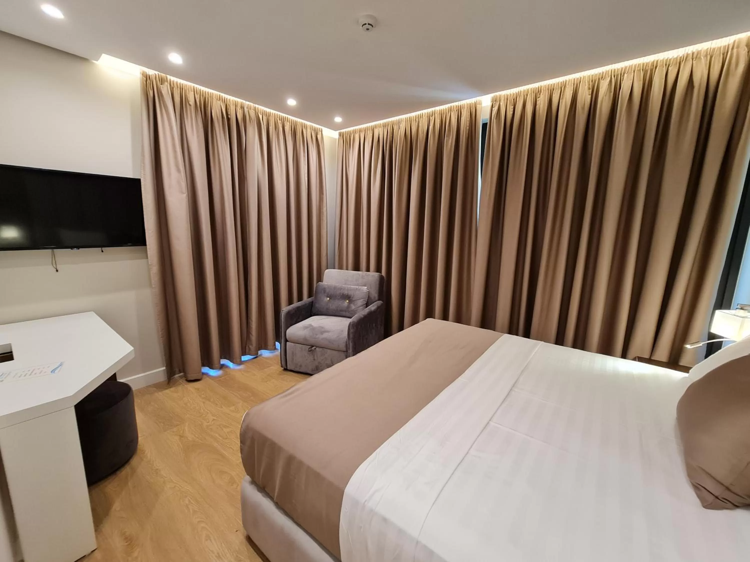 Photo of the whole room in Hotel Aross