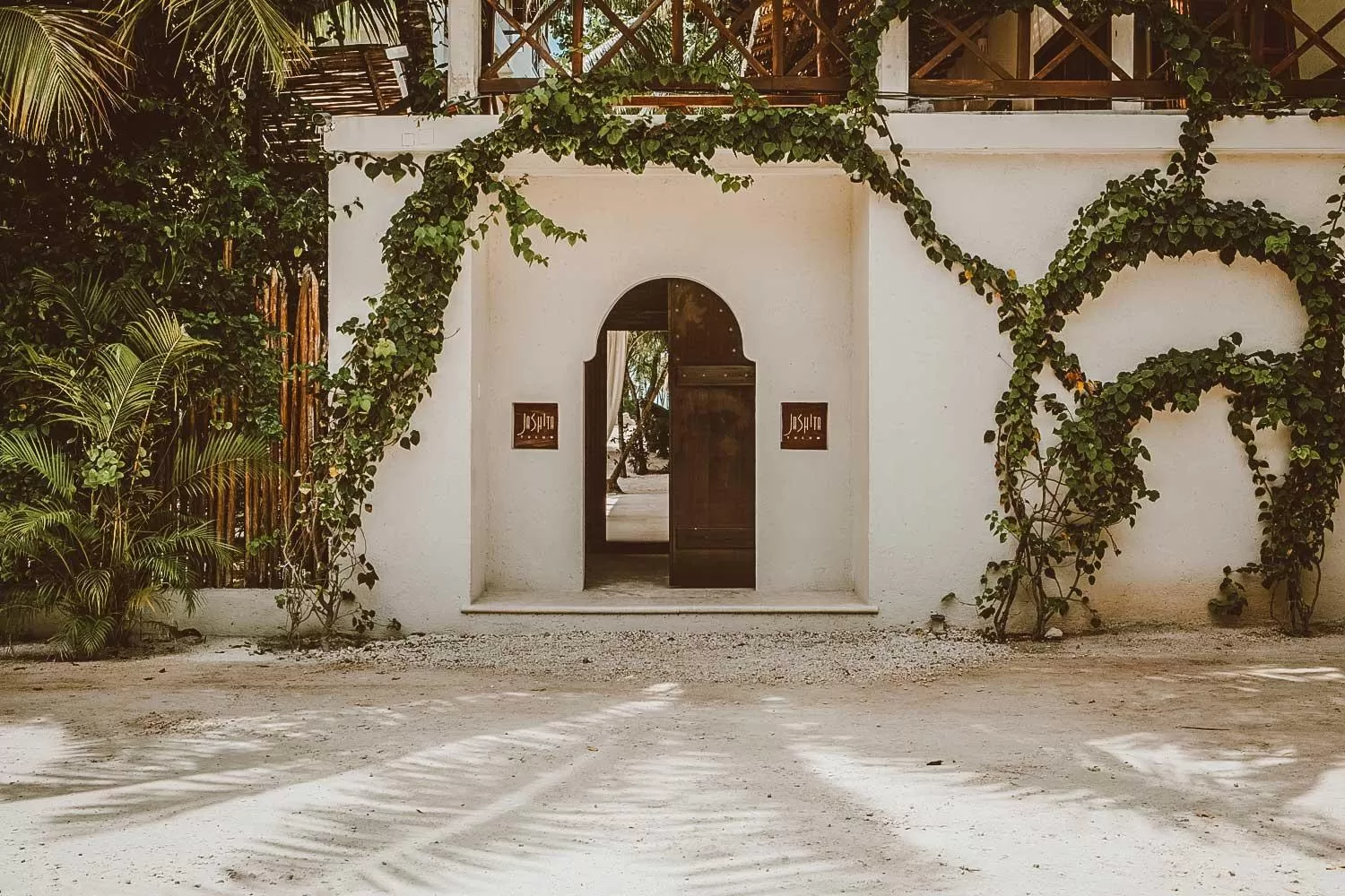 Facade/entrance in Jashita Hotel