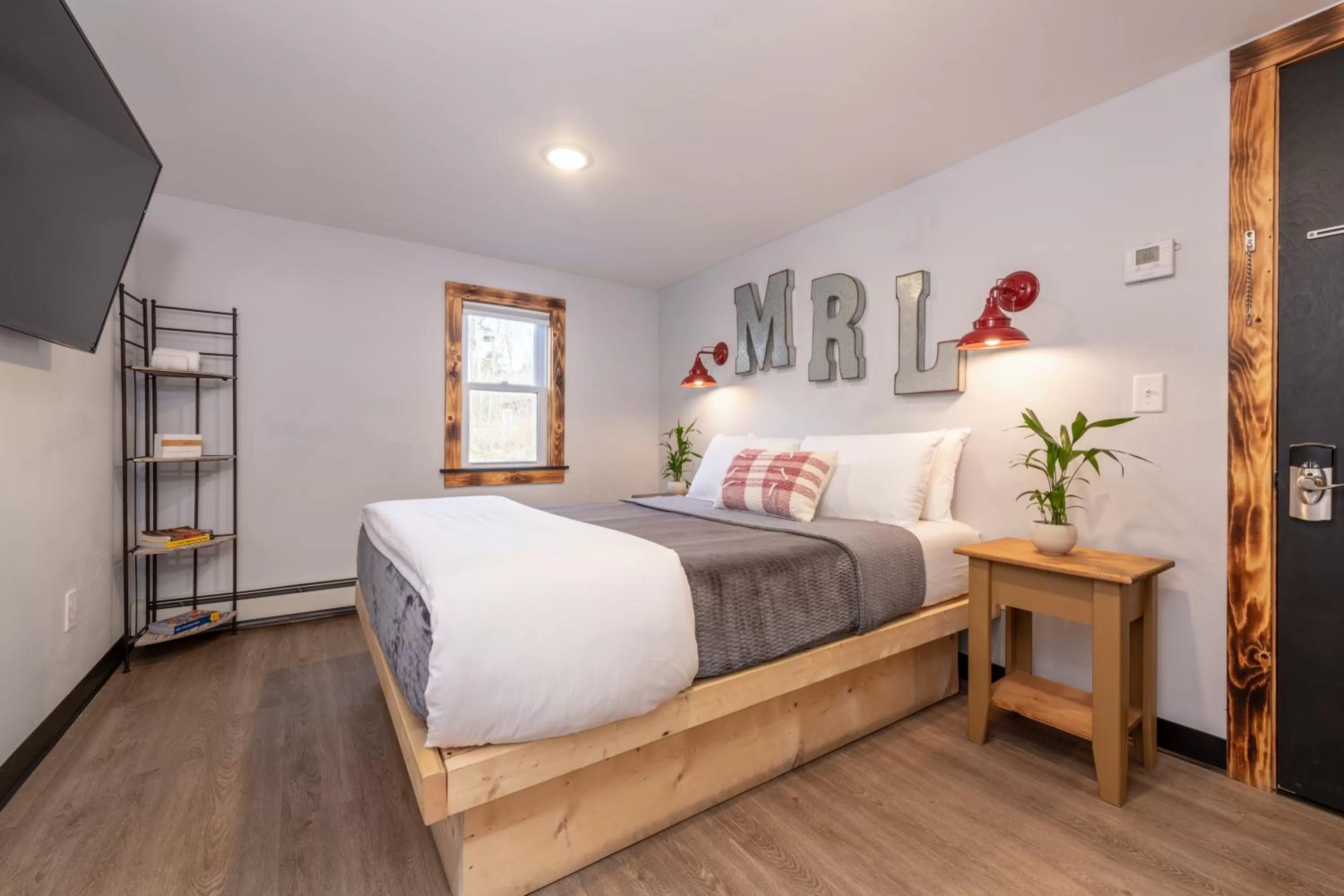 Bedroom, Bed in Mad River Lodge