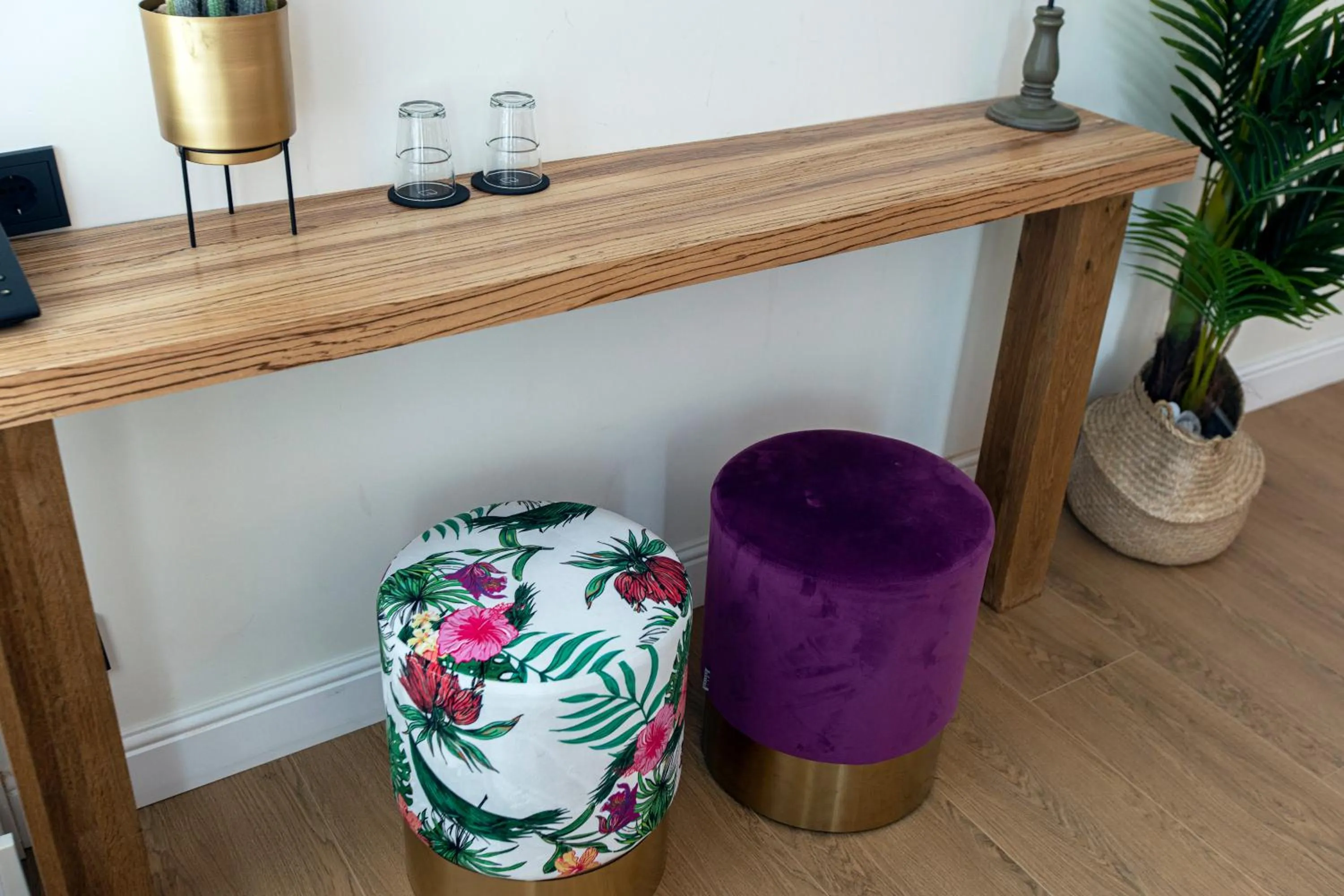 Seating area in Quentin Golden Bear Hotel