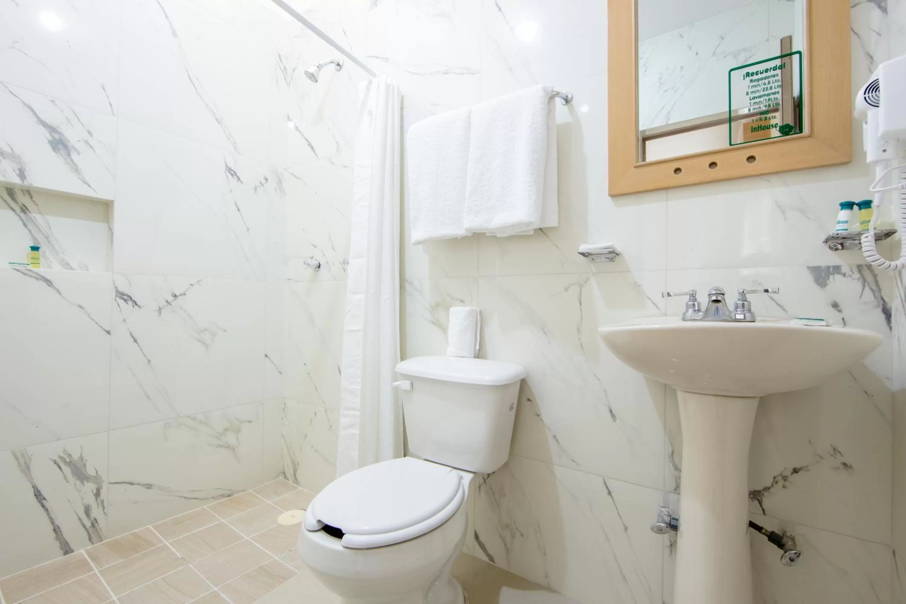 Bathroom in InHouse Hotel Culiacán