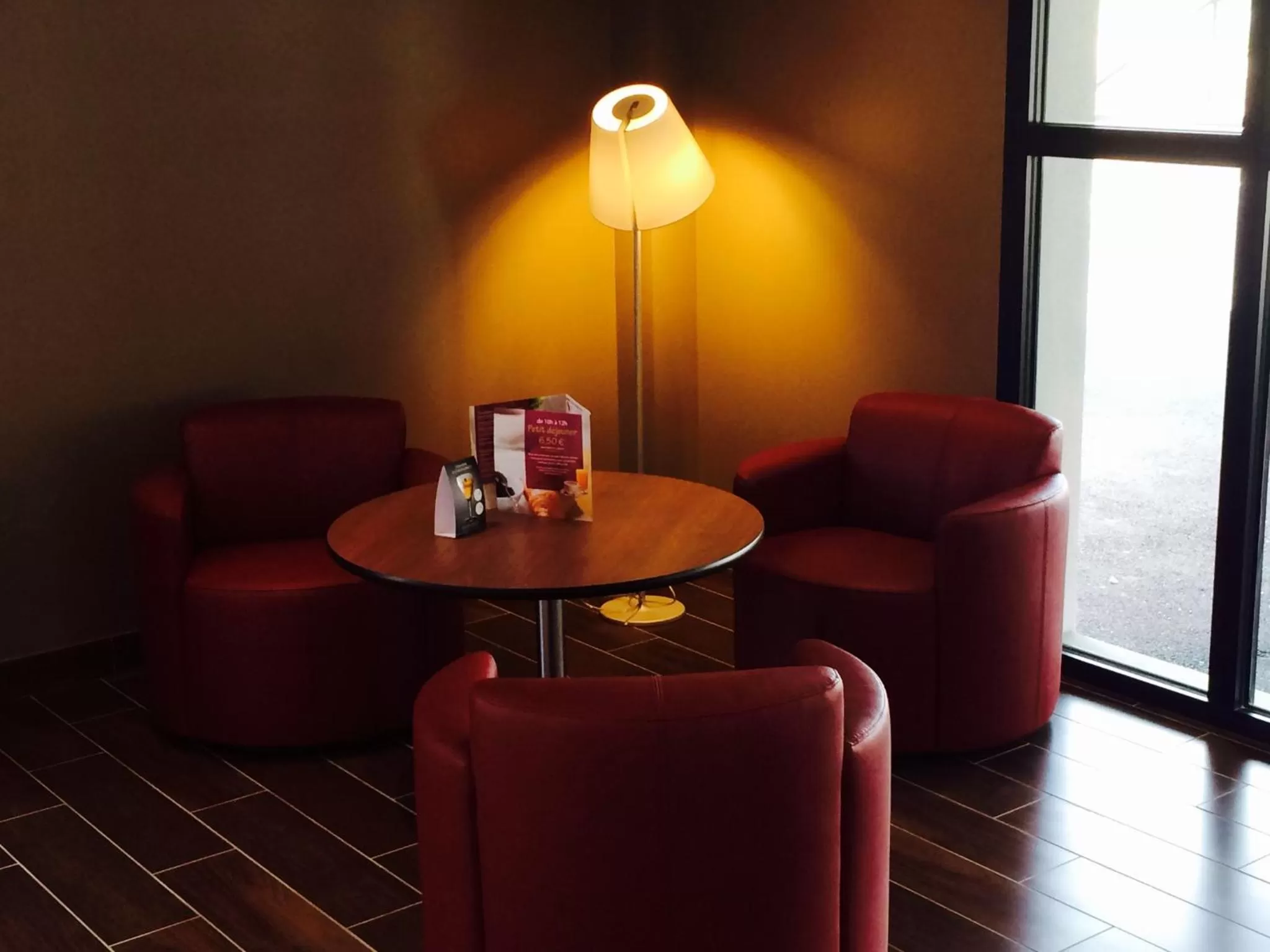 Lounge or bar in Campanile Bordeaux Ouest - Mérignac Aéroport