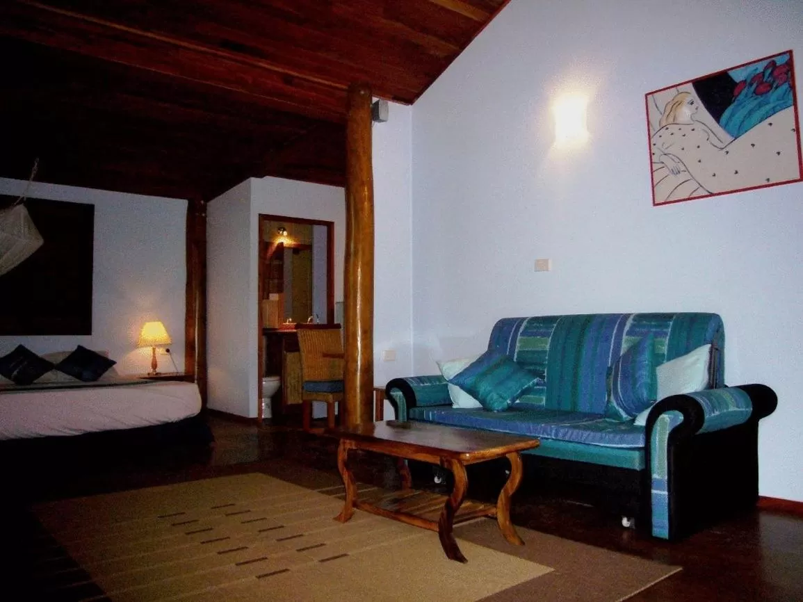 Photo of the whole room, Bed in Club Fiji Resort