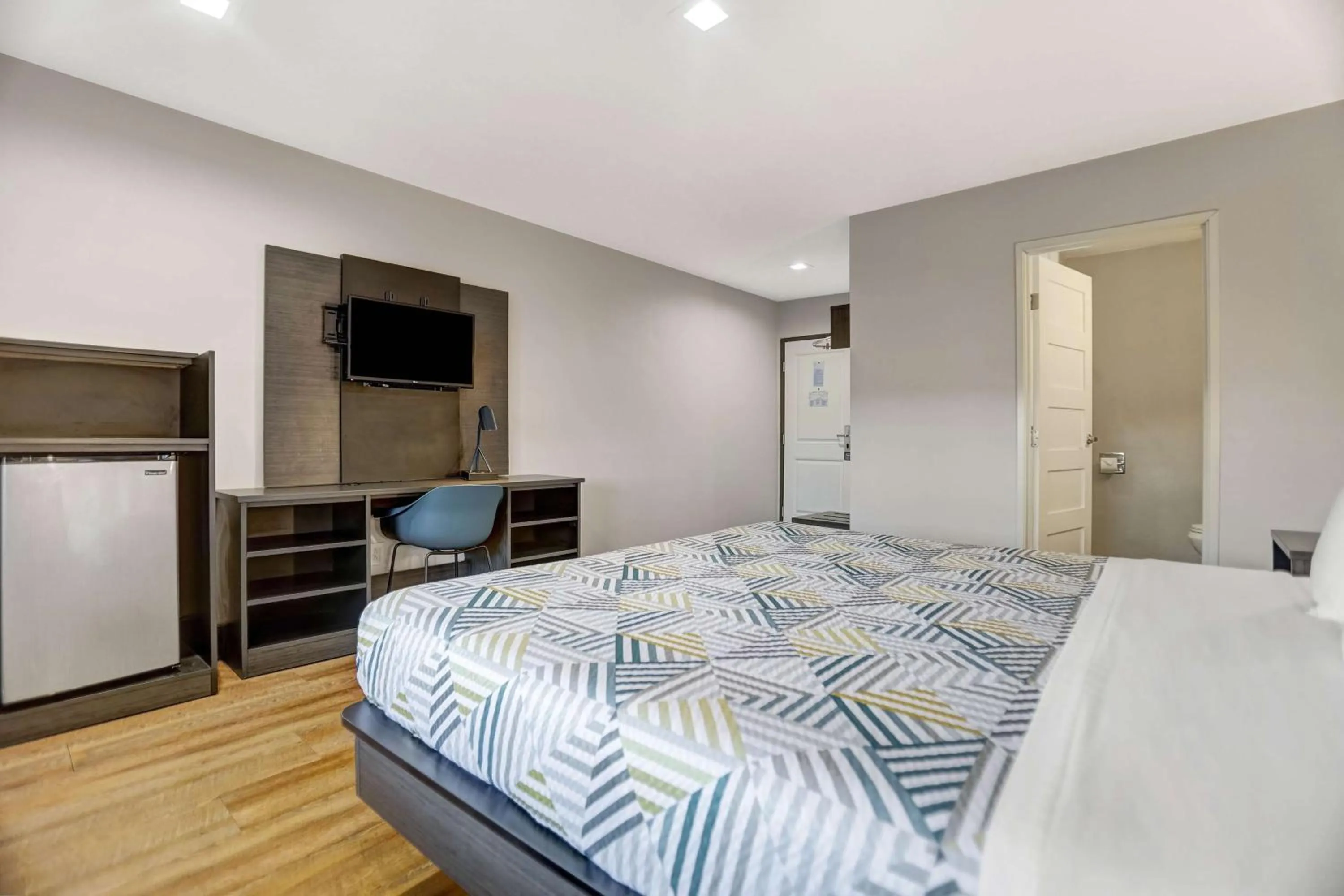 Bedroom, Bed in Motel 6 San Diego, CA Airport Harbor