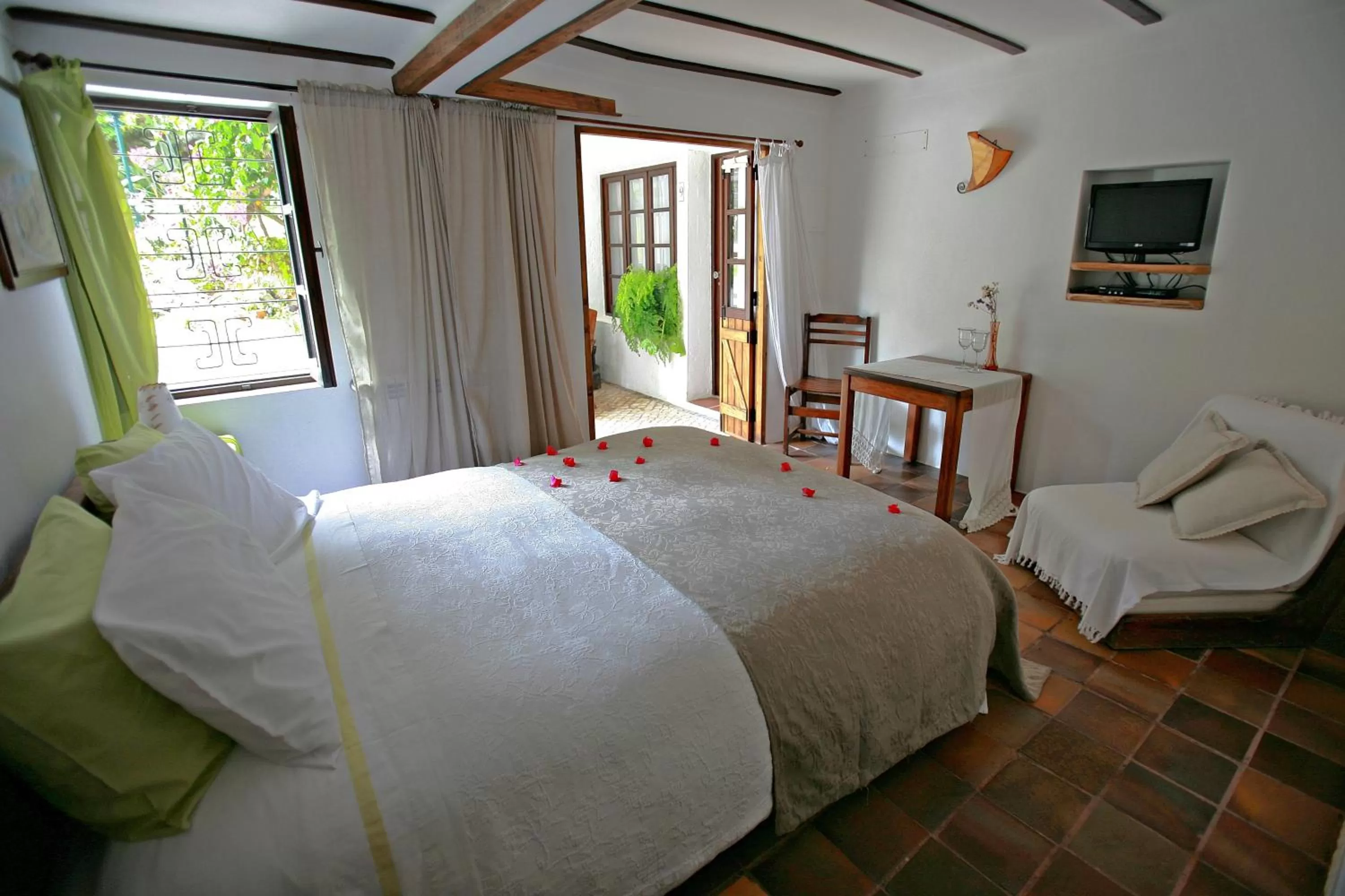 Bedroom, Bed in Uma Casa a Beira Sol