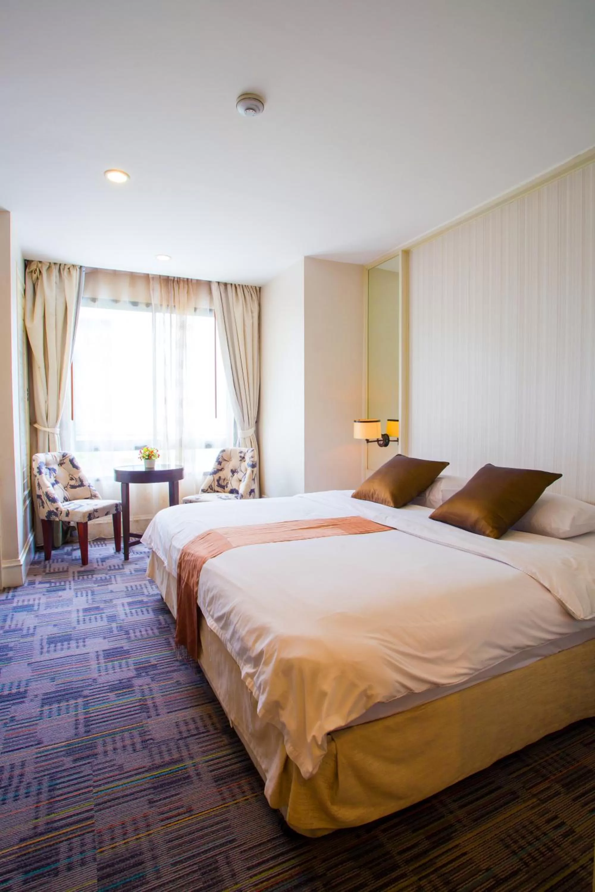 Bed in Aphrodite Inn Bangkok