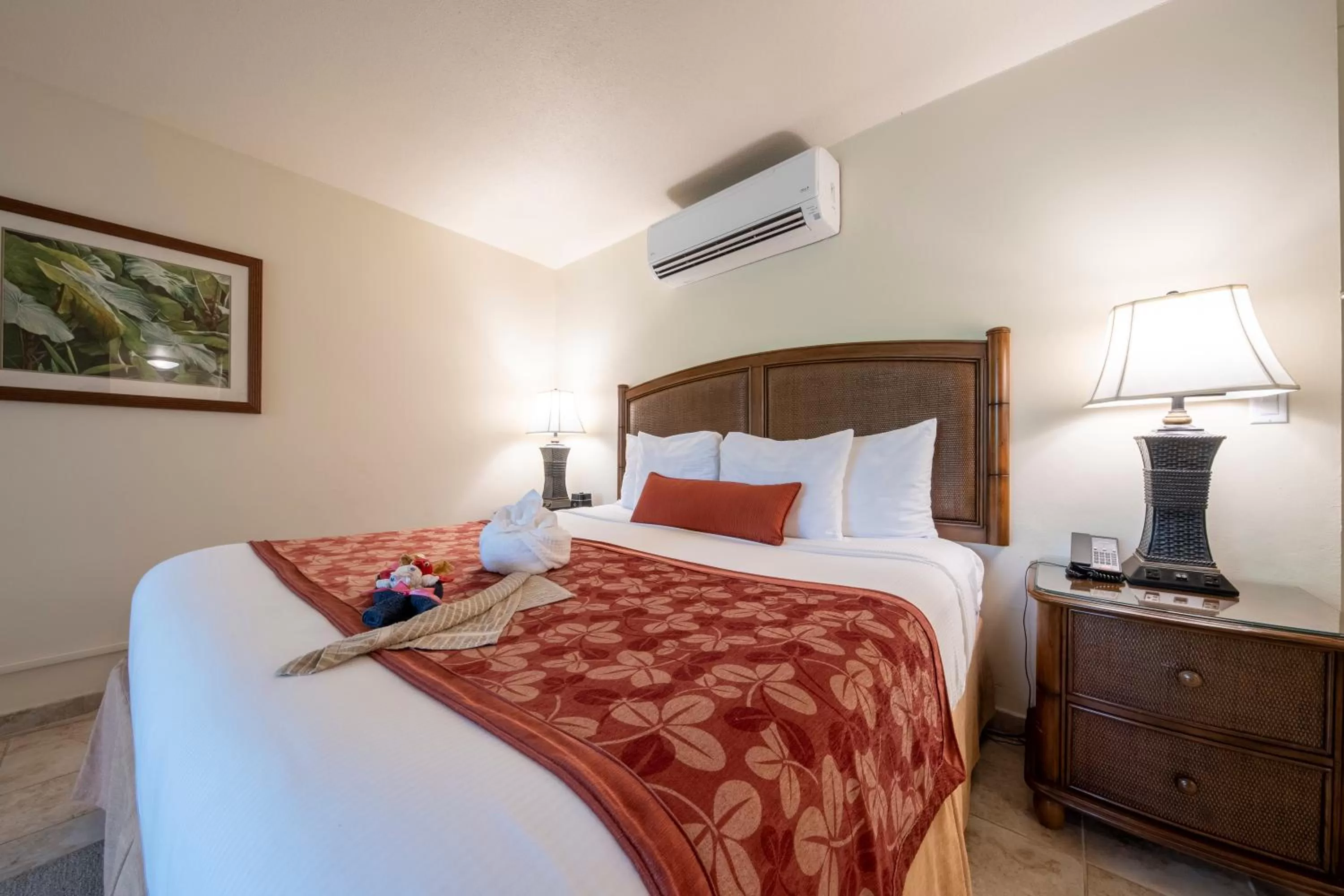 Bedroom, Bed in Hanalei Bay Resort