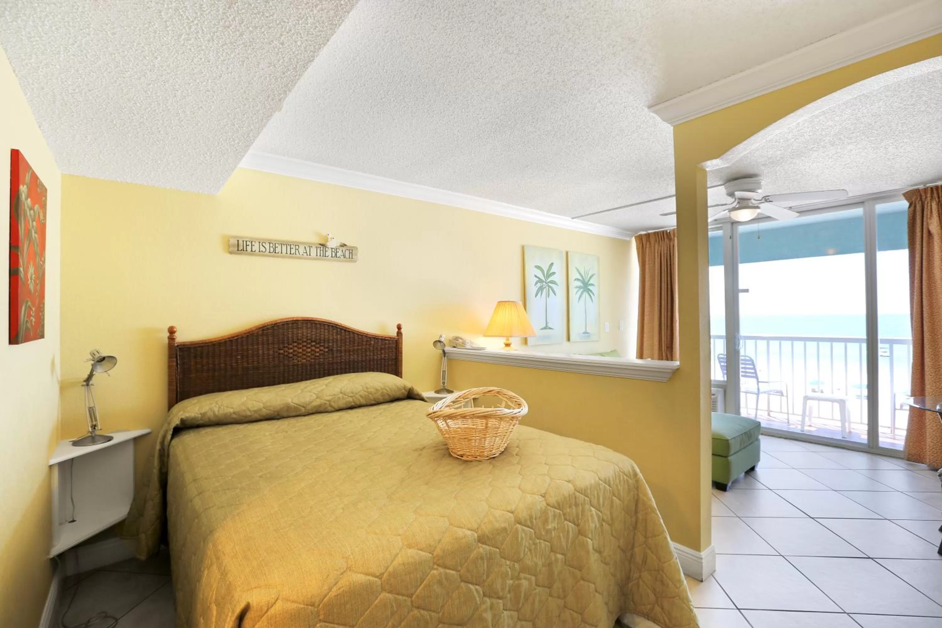 Bedroom, Bed in Barefoot Beach Club