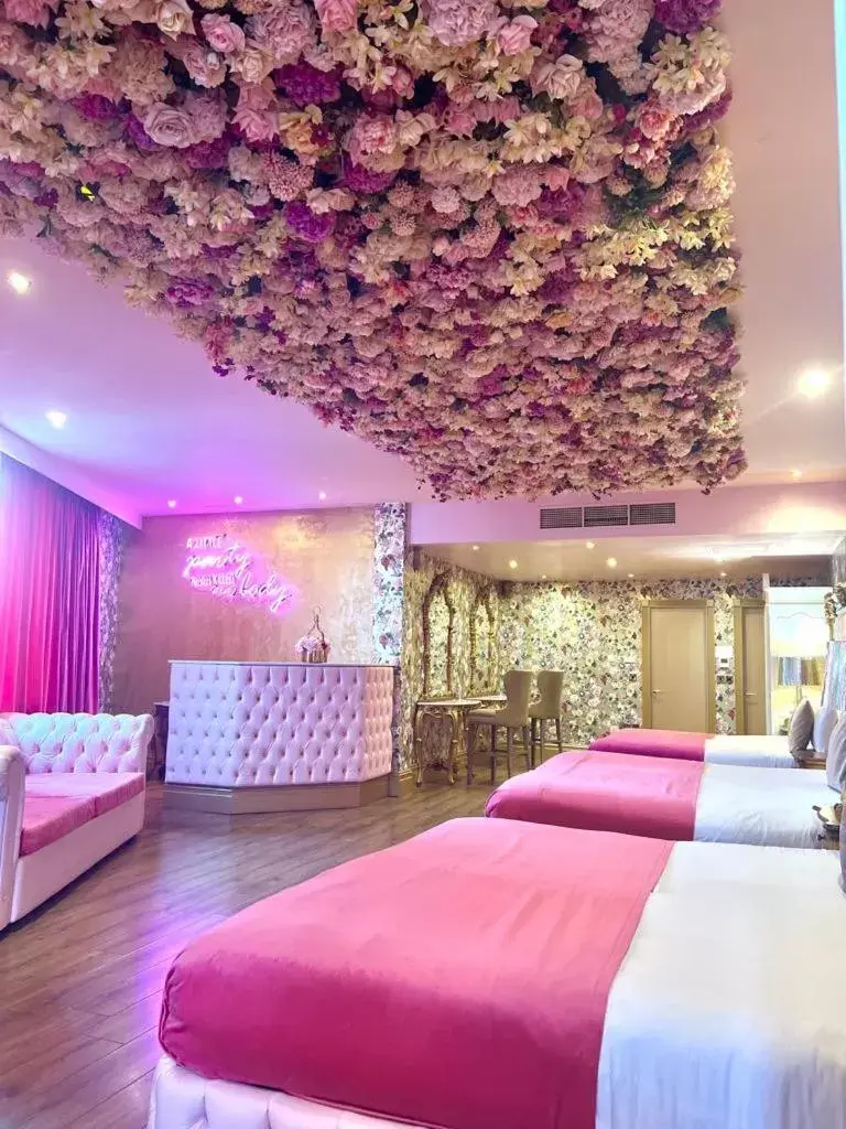 Themed Room (Sleeping 6) in The Shankly Hotel Themed Room (Sleeping 6) in The Shankly Hotel