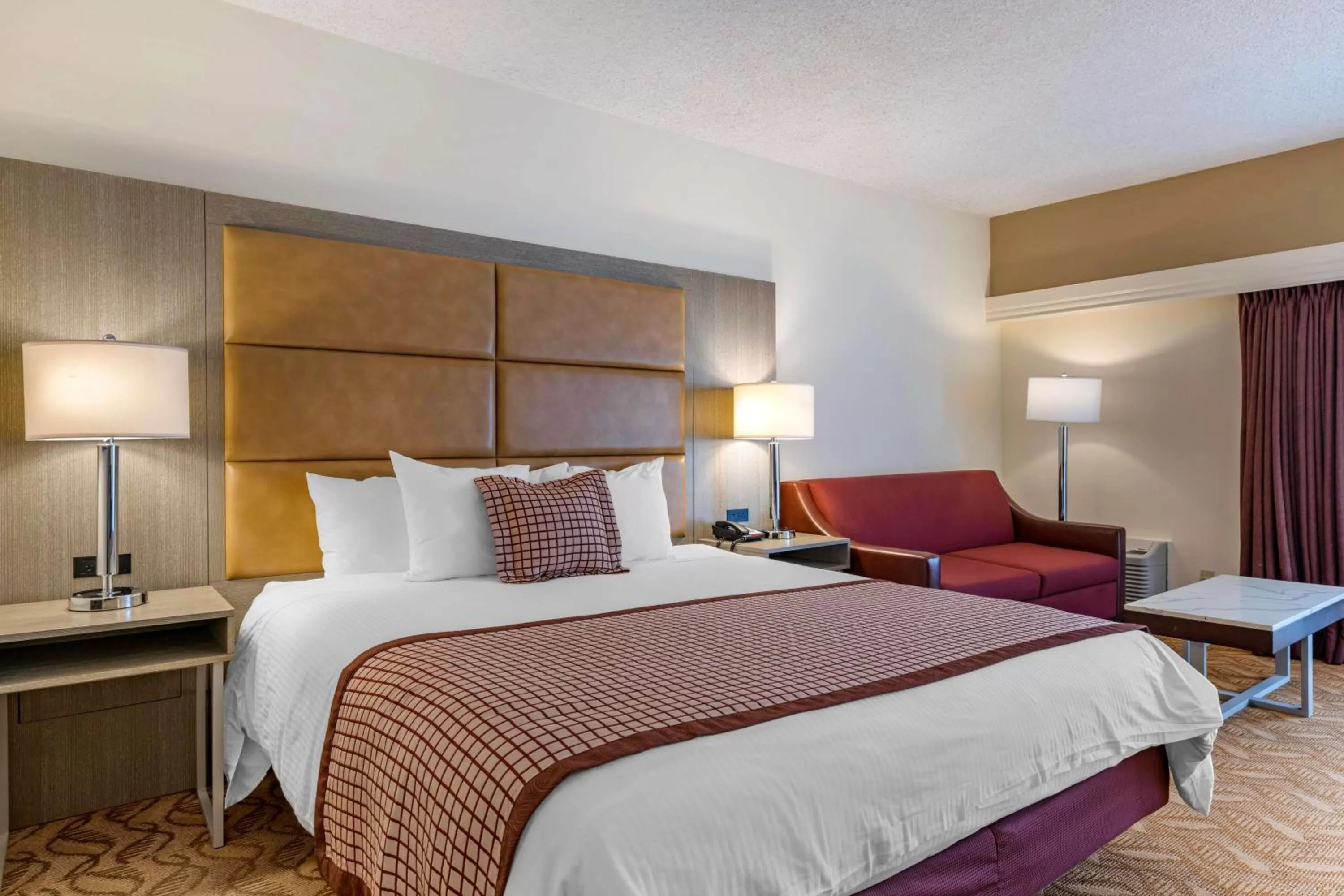 Bed in Best Western Plus Thousand Oaks Inn