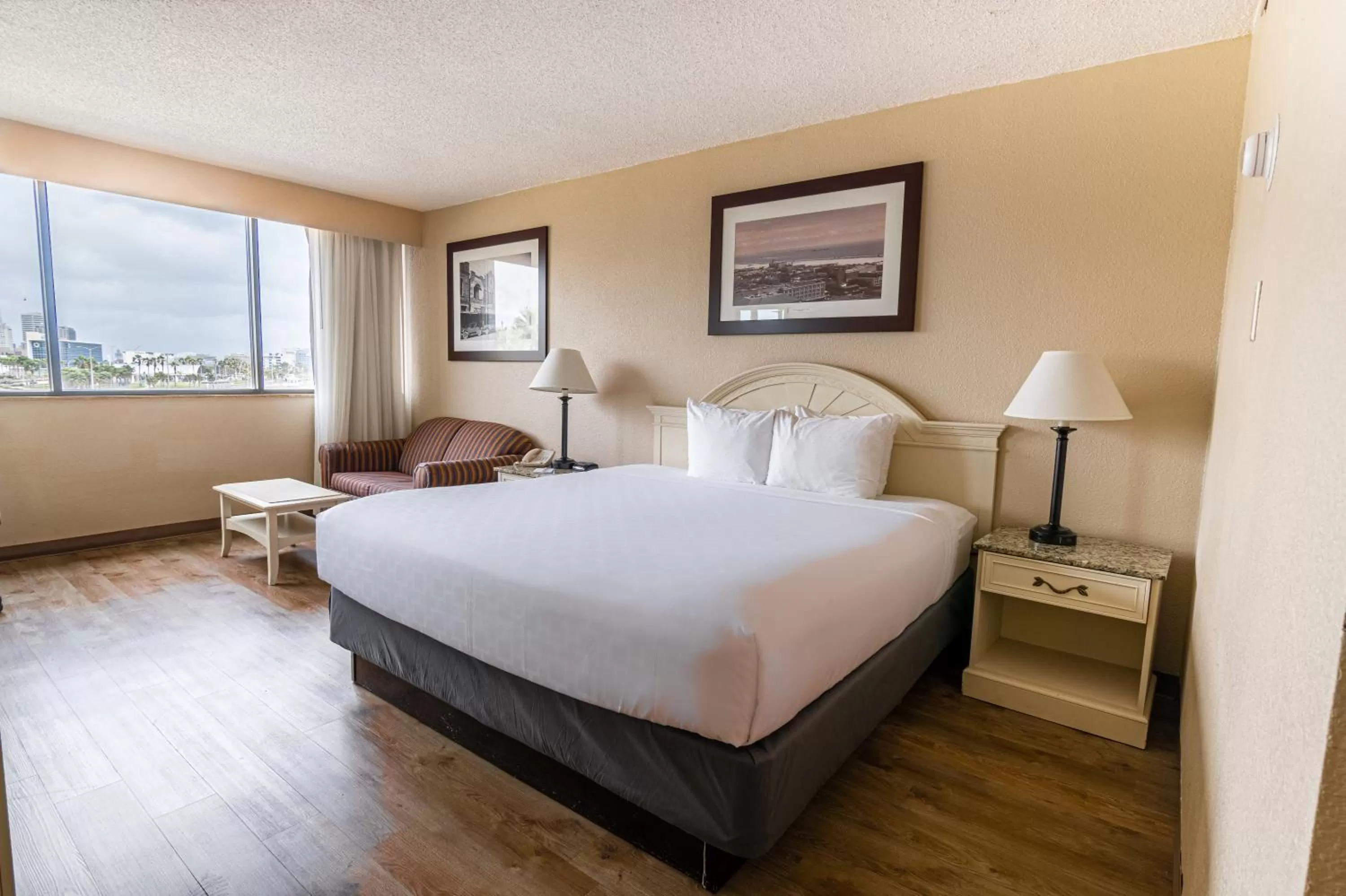 Photo of the whole room in Emerald Beach Hotel Corpus Christi