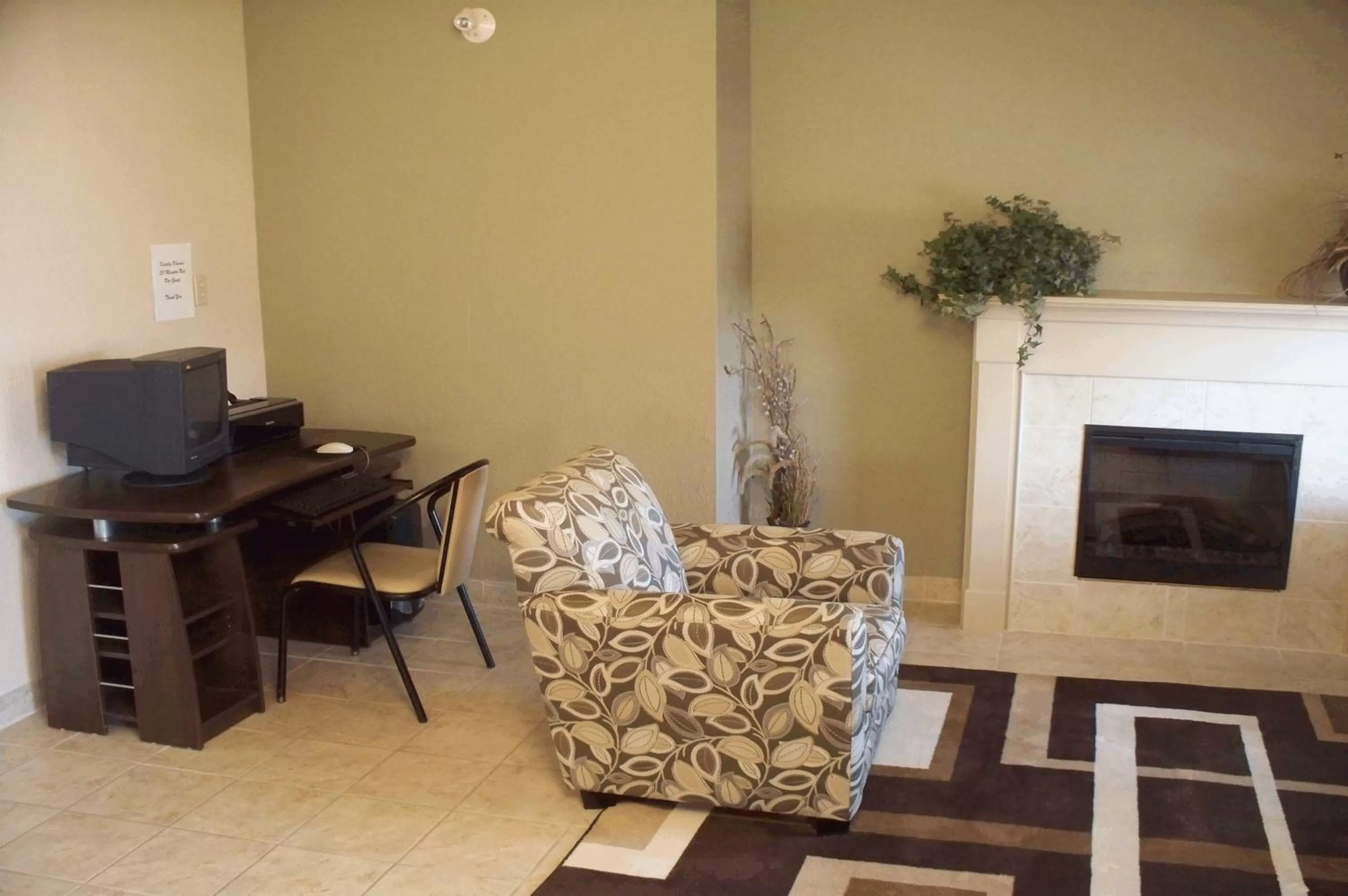 Lobby or reception in Super 8 by Wyndham Pincher Creek AB