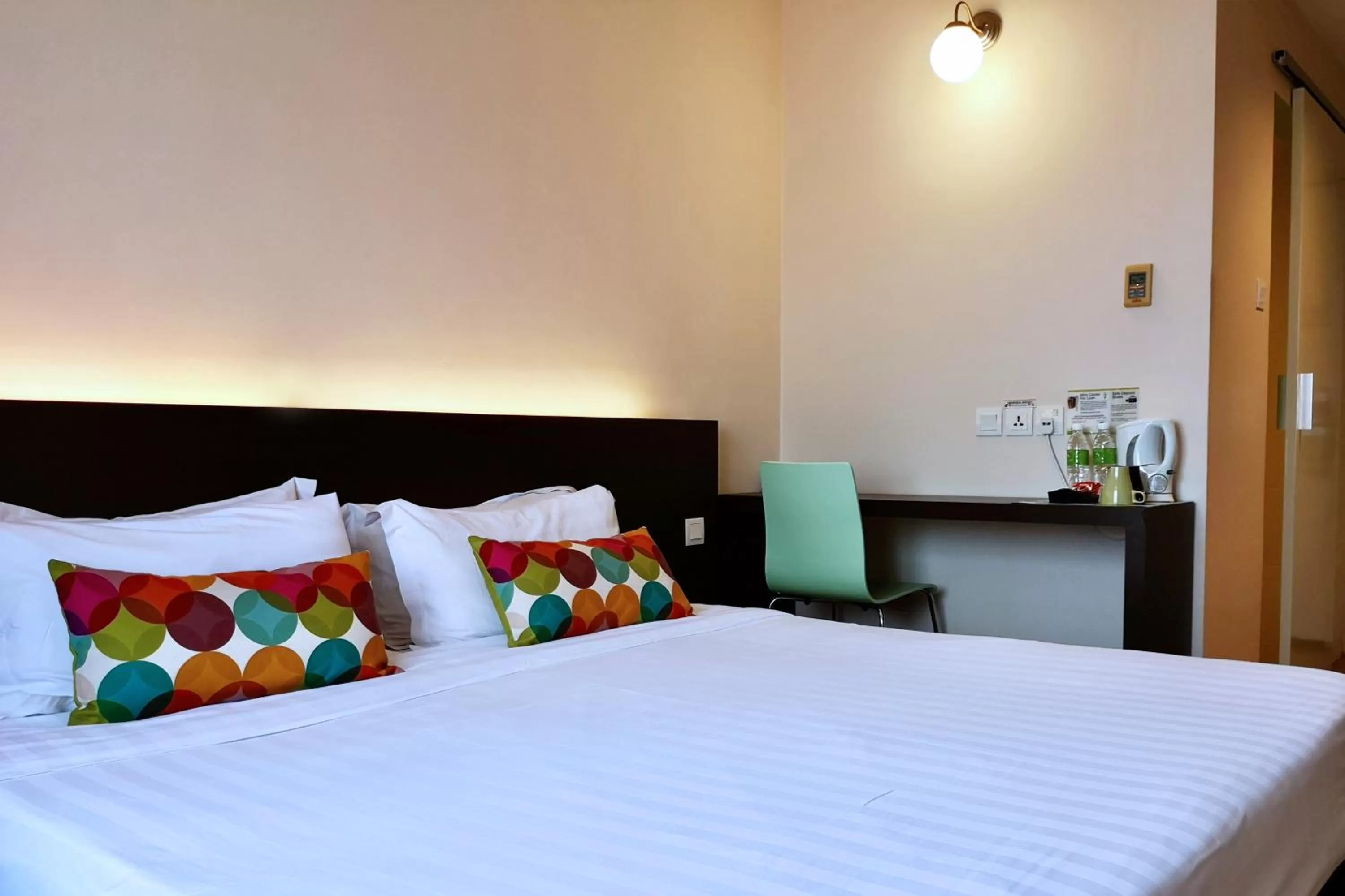 Coffee/tea facilities, Bed in The LimeTree Hotel, Kuching