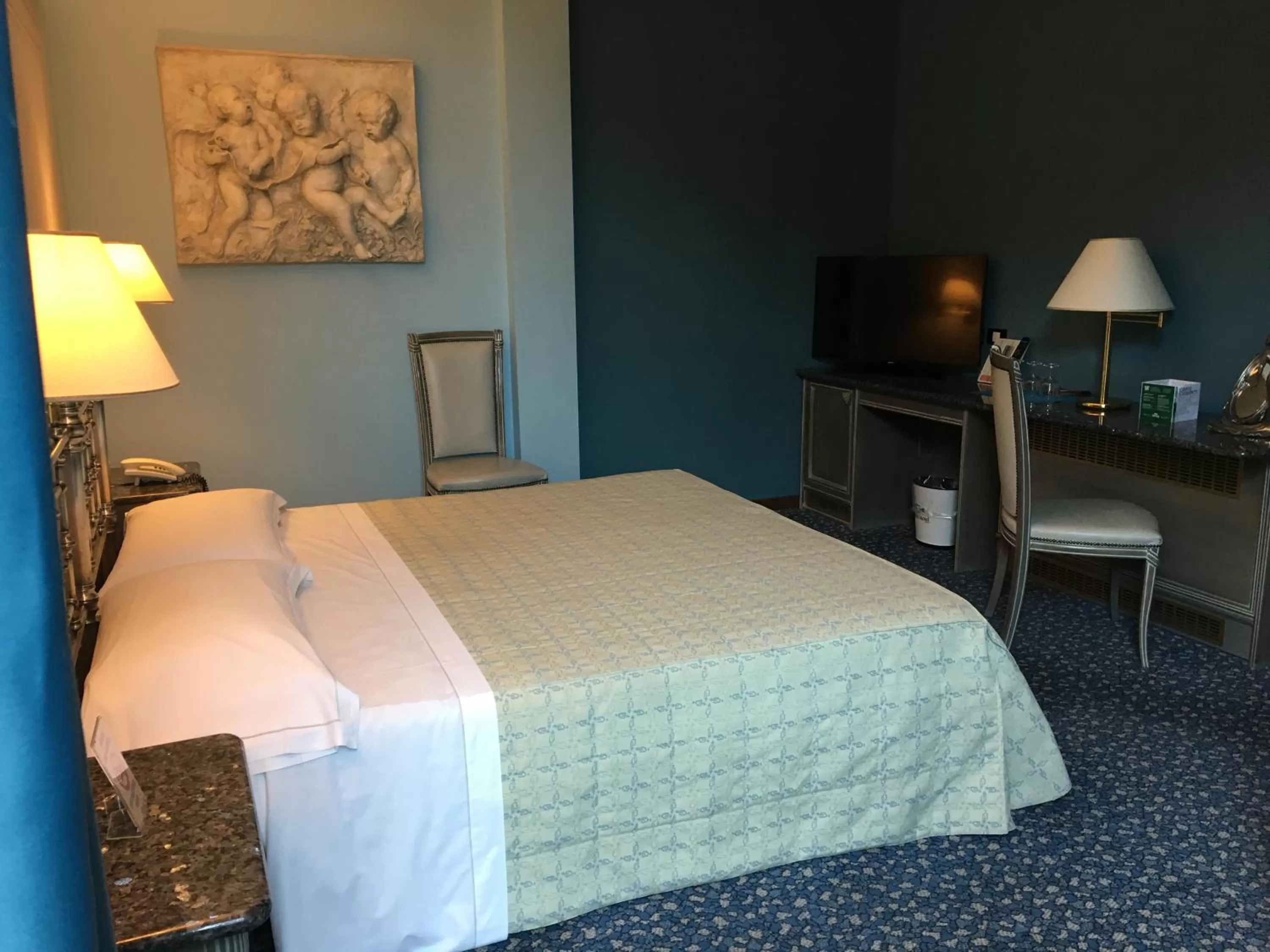 Photo of the whole room, Bed in Guglielmotel