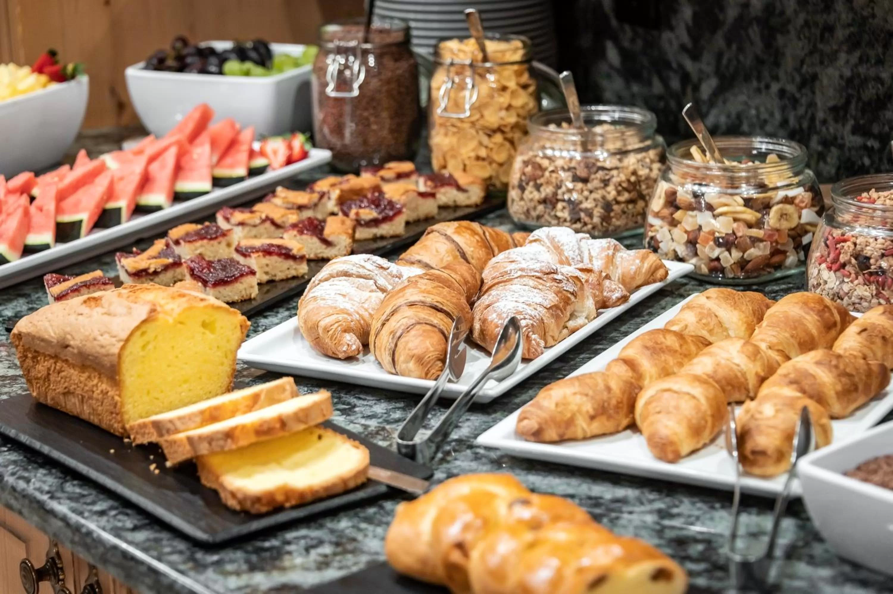 Buffet breakfast in Hotel Kesslwirt