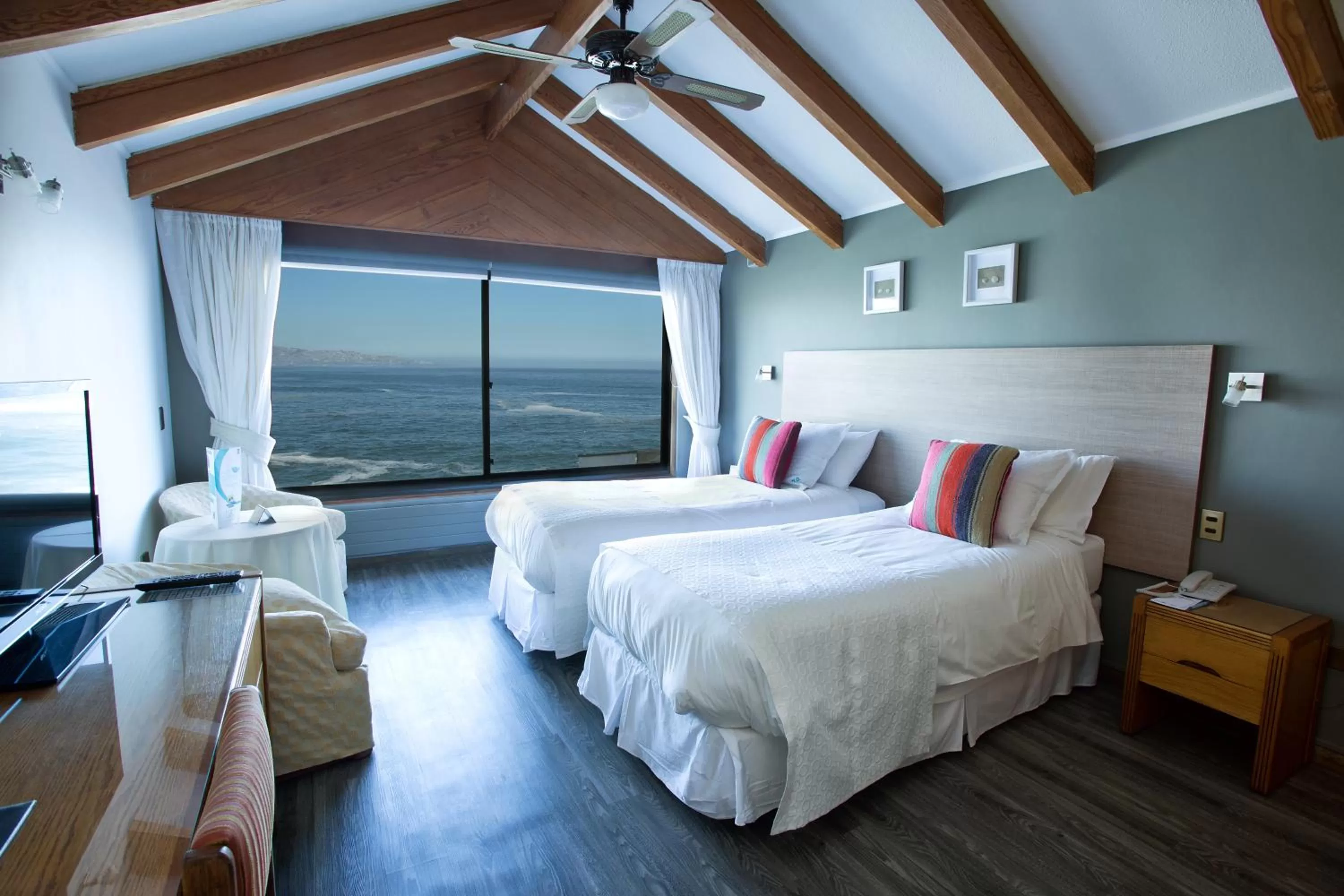 Bed in Hotel Oceanic