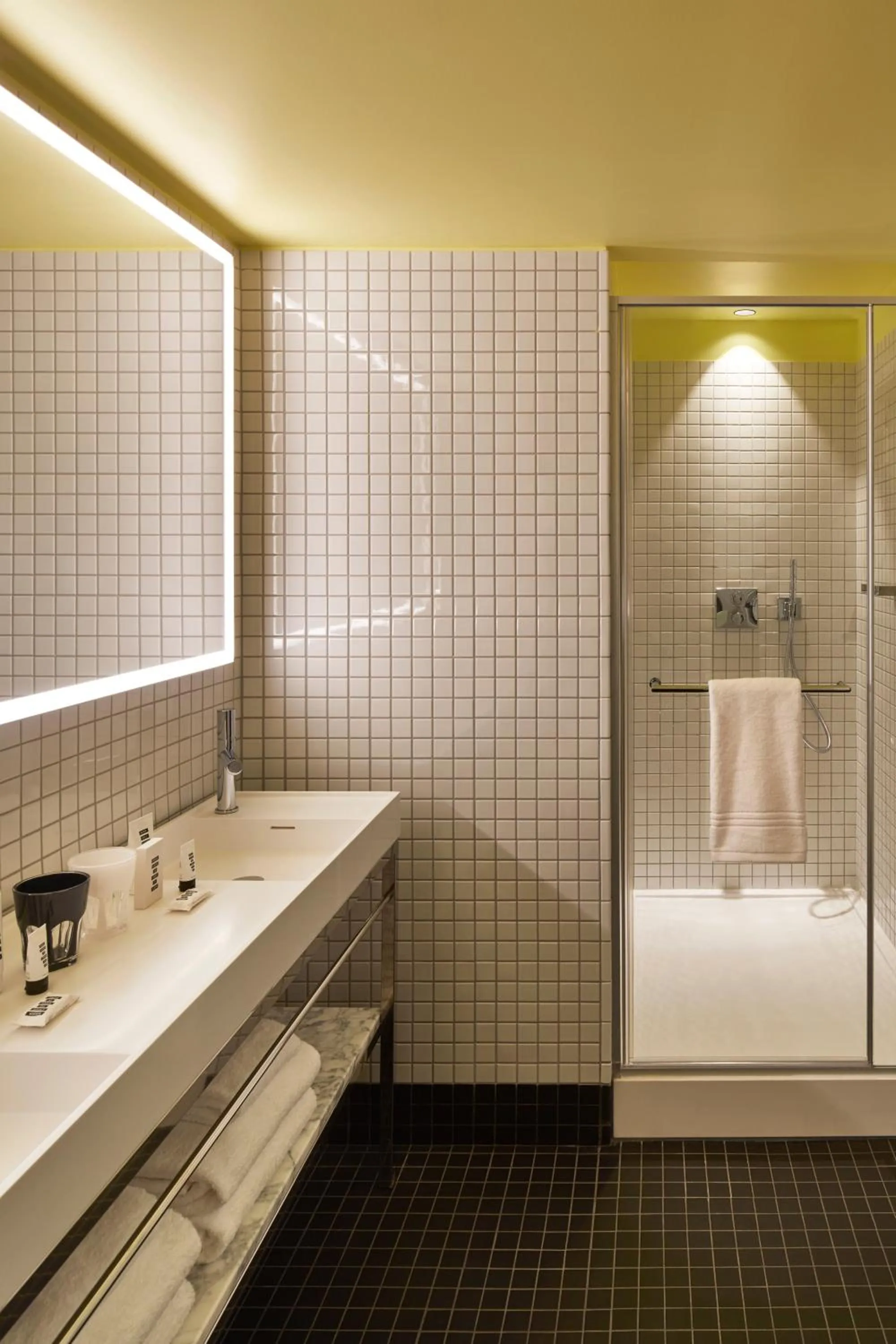 Shower in Mama Shelter Paris West